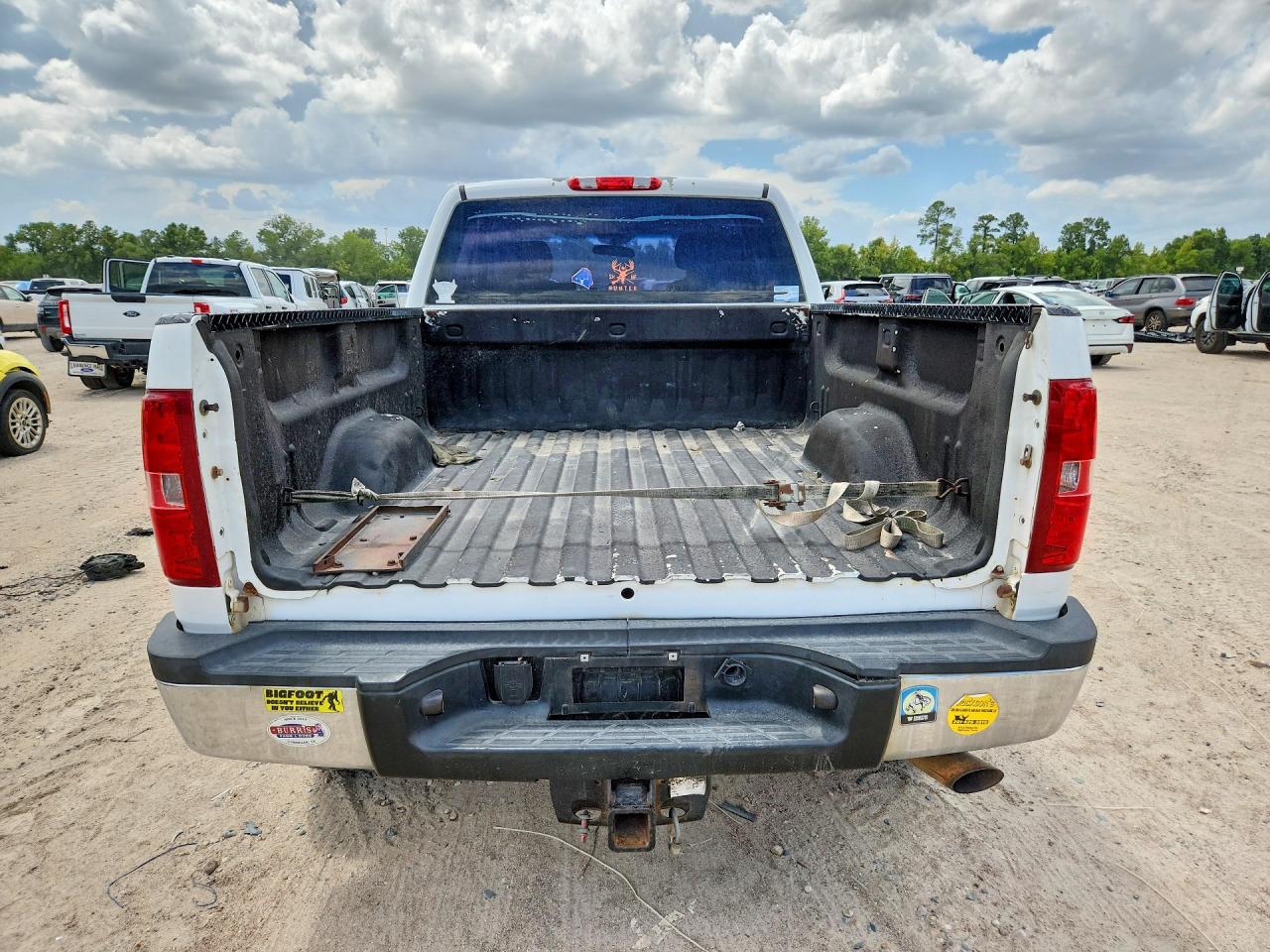 2011 Chevrolet Silverado K2500 Heavy Duty White vin: 1GC2KVCG5BZ144814