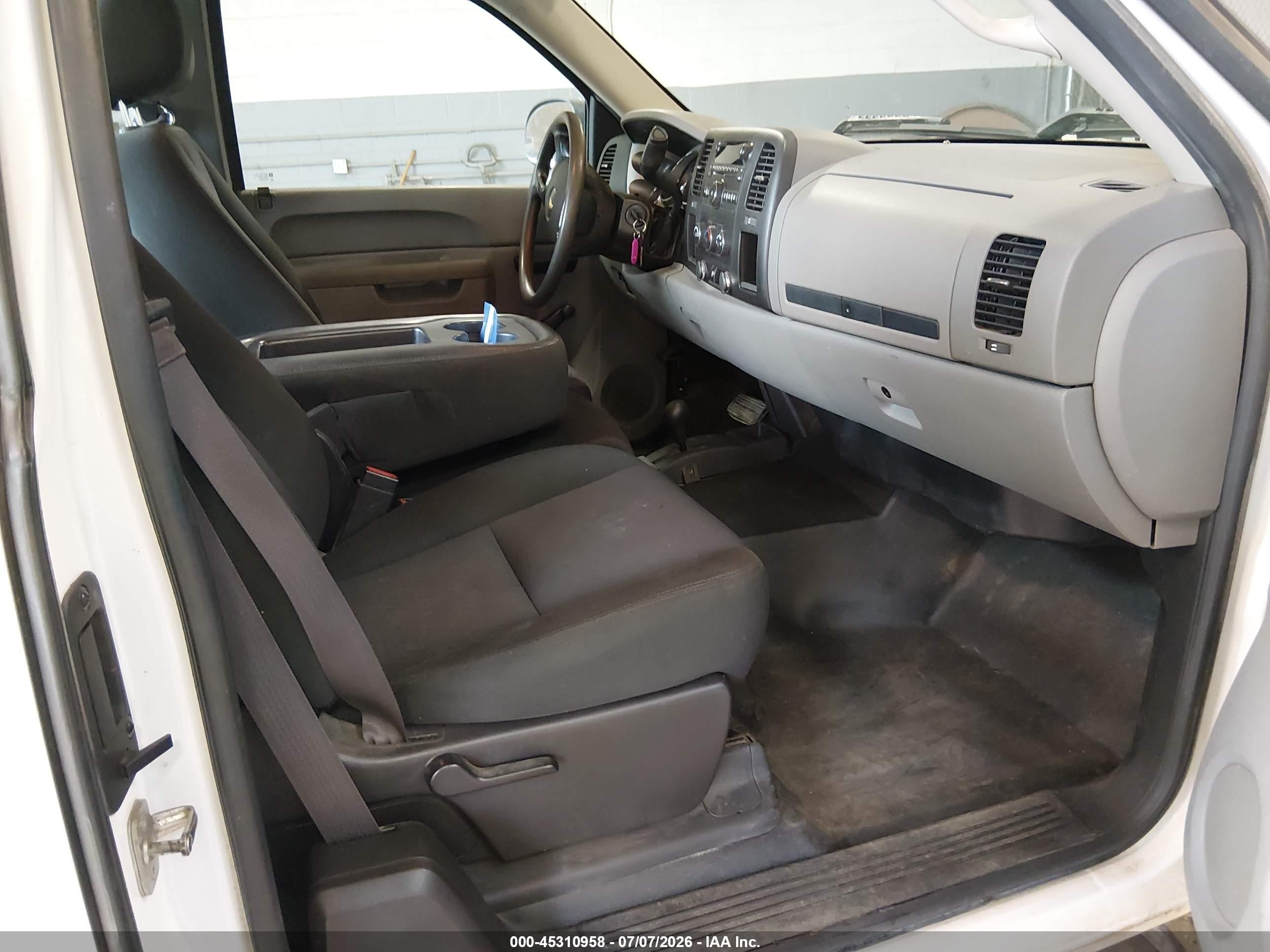2013 Chevrolet Silverado 2500hd Work Truck White vin: 1GC2KVCG6DZ196634