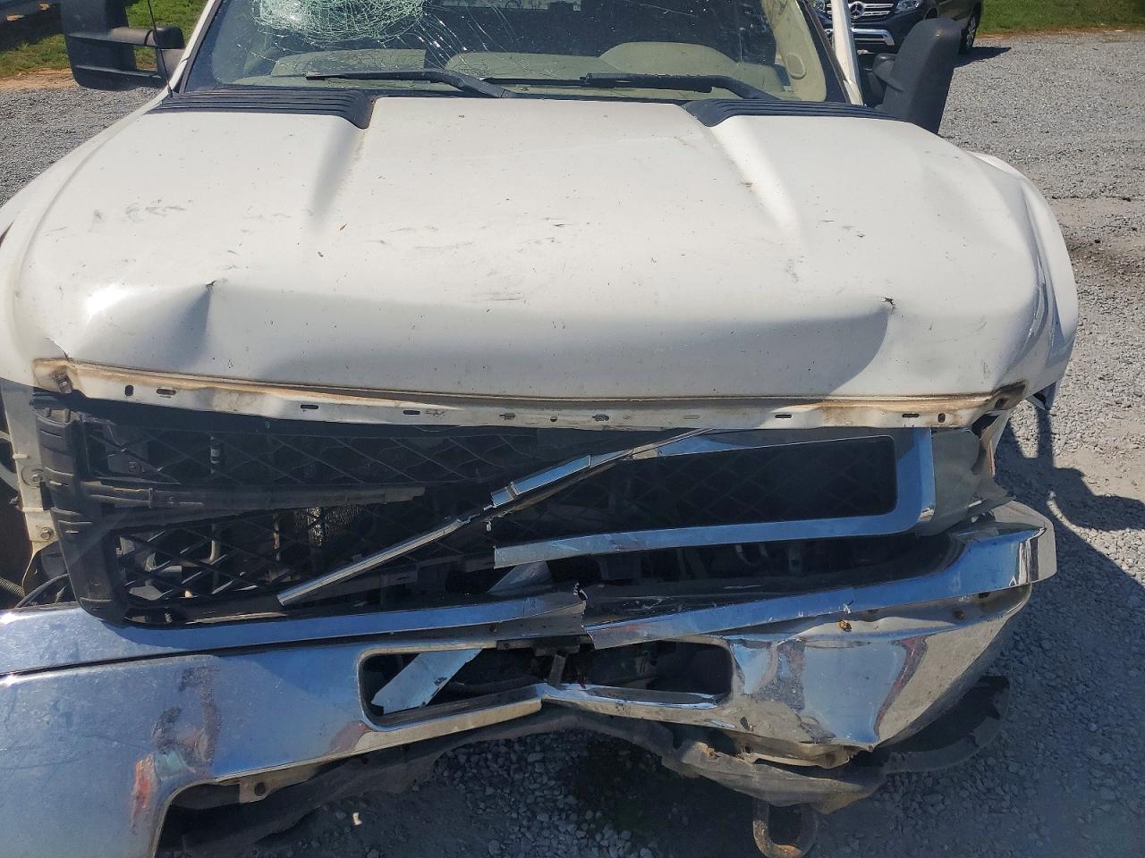 2011 Chevrolet Silverado K2500 Heavy Duty White vin: 1GC2KVCG7BZ357893