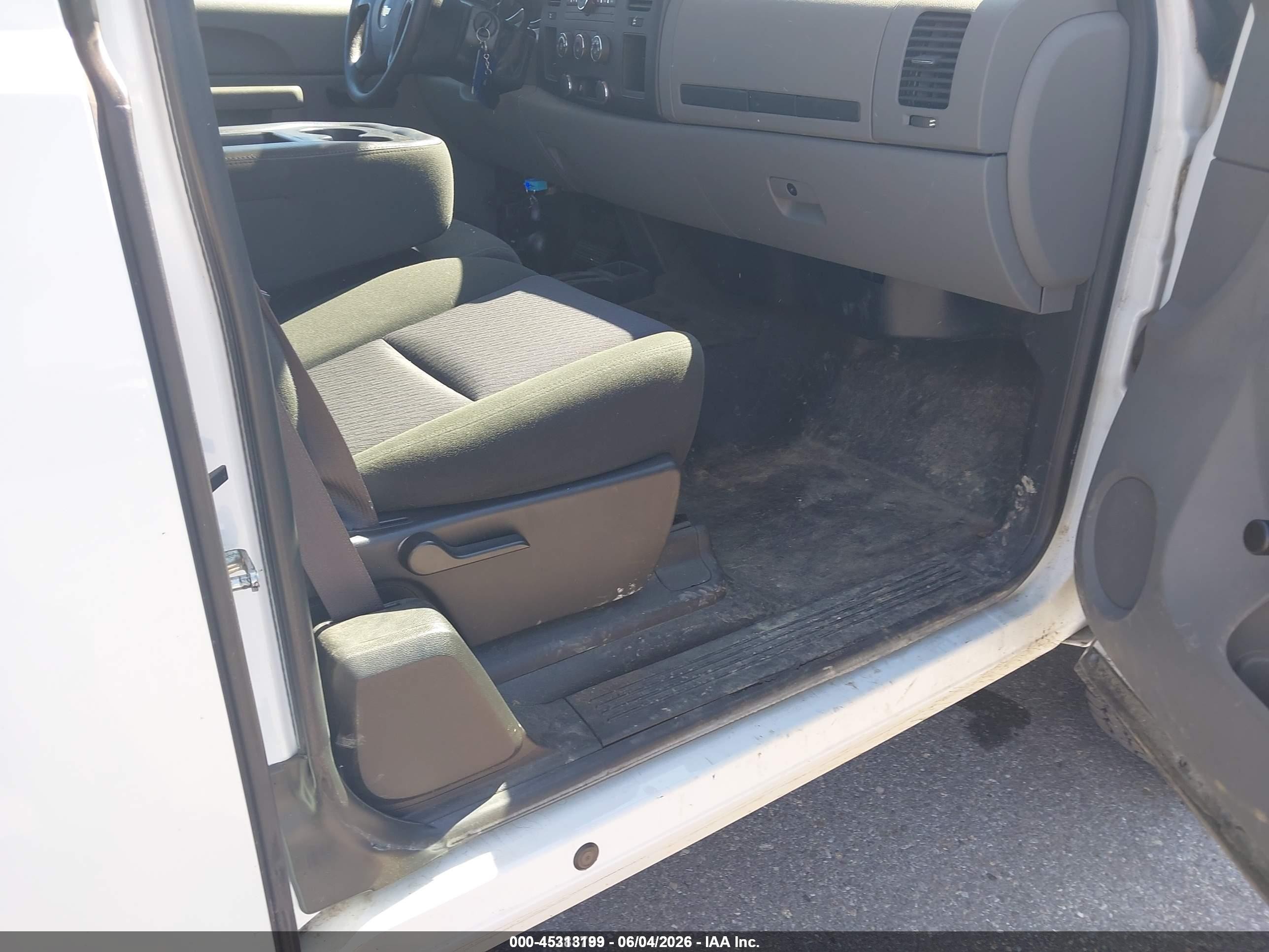 2013 Chevrolet Silverado 2500hd Work Truck White vin: 1GC2KVCGXDZ124612