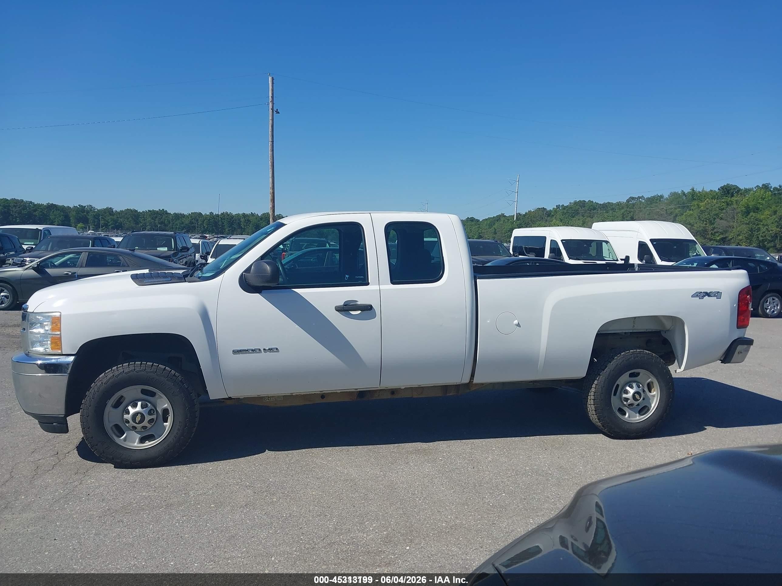 2013 Chevrolet Silverado 2500hd Work Truck White vin: 1GC2KVCGXDZ124612