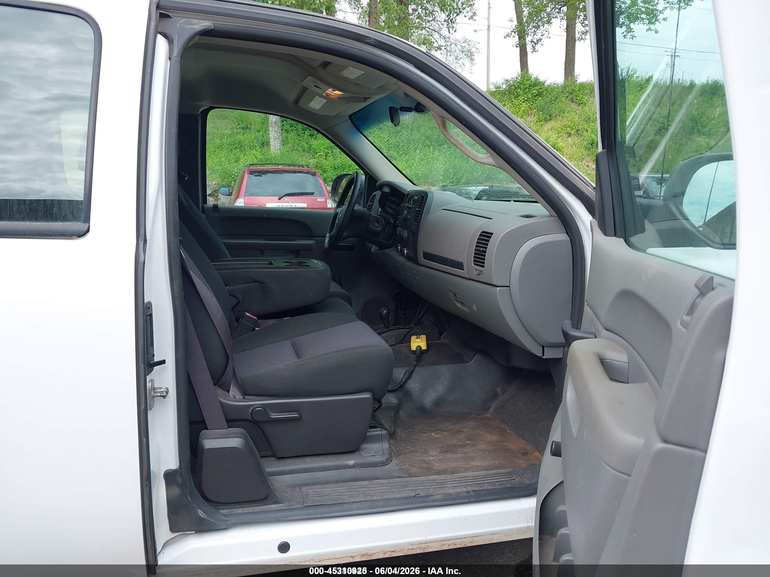 2013 Chevrolet Silverado 2500hd Work Truck White vin: 1GC2KVCGXDZ200488