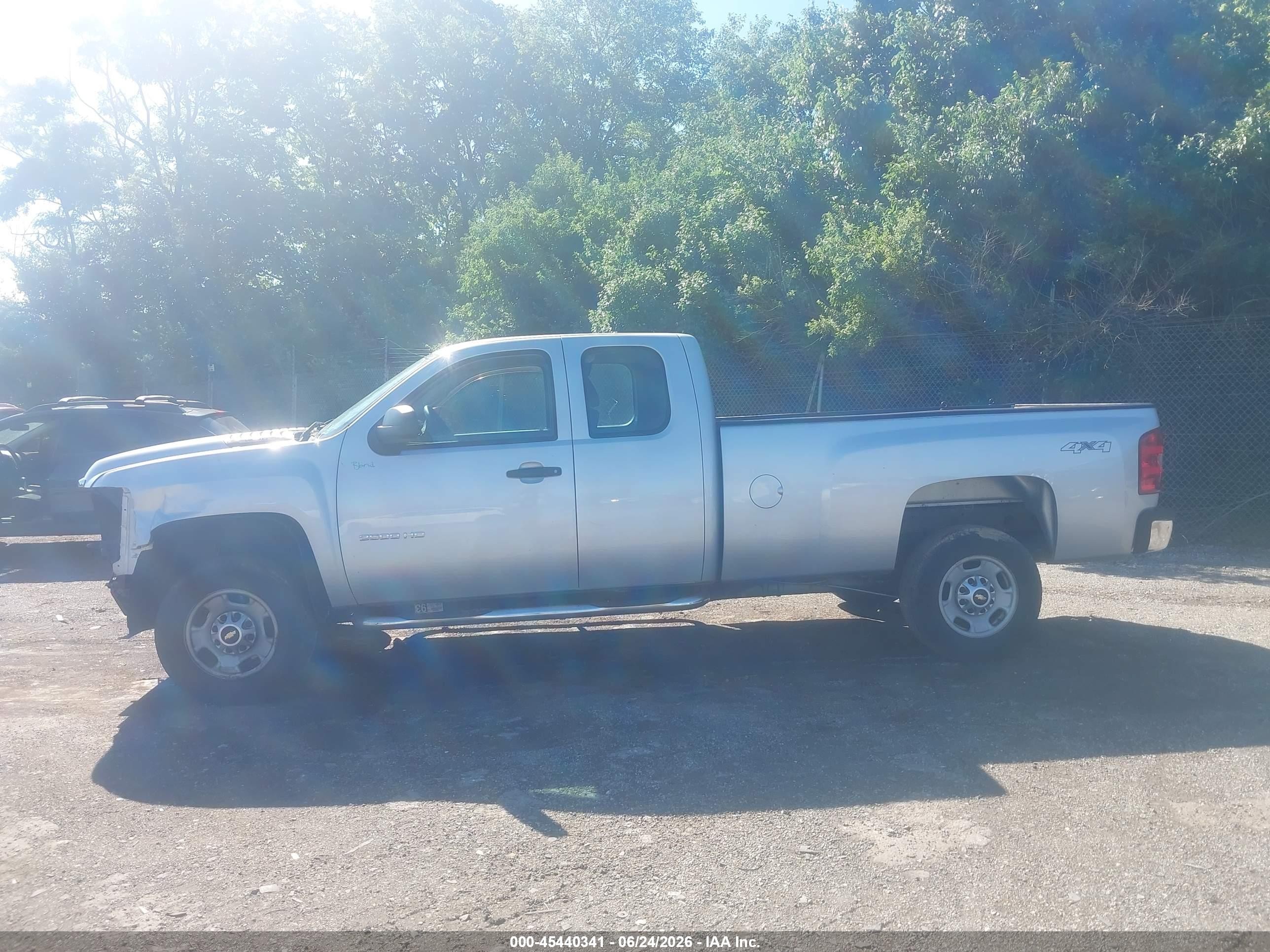 2013 Chevrolet Silverado 2500hd Work Truck Silver vin: 1GC2KVCGXDZ414154