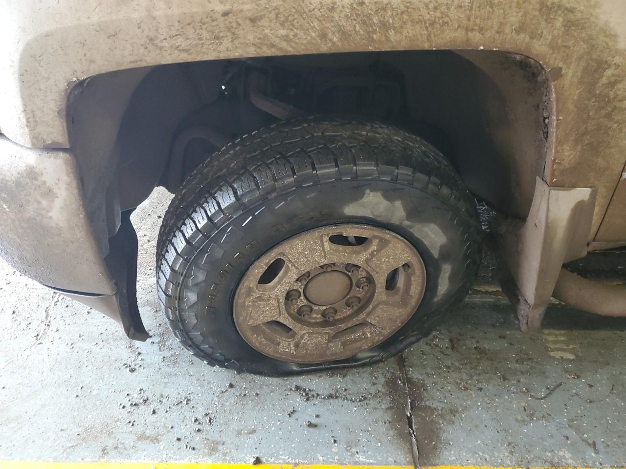 2015 Chevrolet Silverado K2500 Heavy Duty Lt Silver vin: 1GC2KVEG0FZ515249 Damage: Left Front Tire, Cut, Replacement Required
