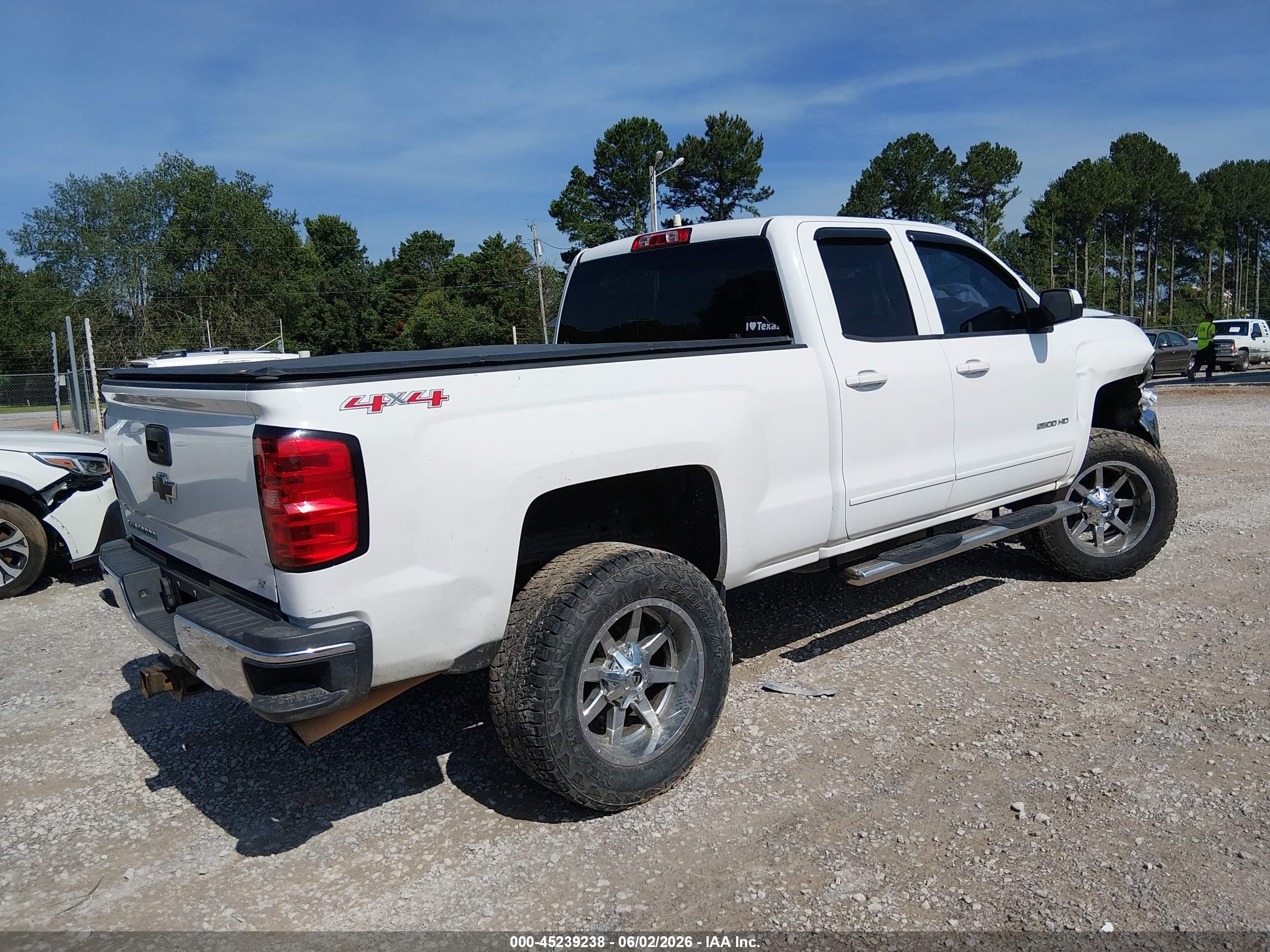2015 Chevrolet Silverado 2500hd Lt White vin: 1GC2KVEG5FZ544424