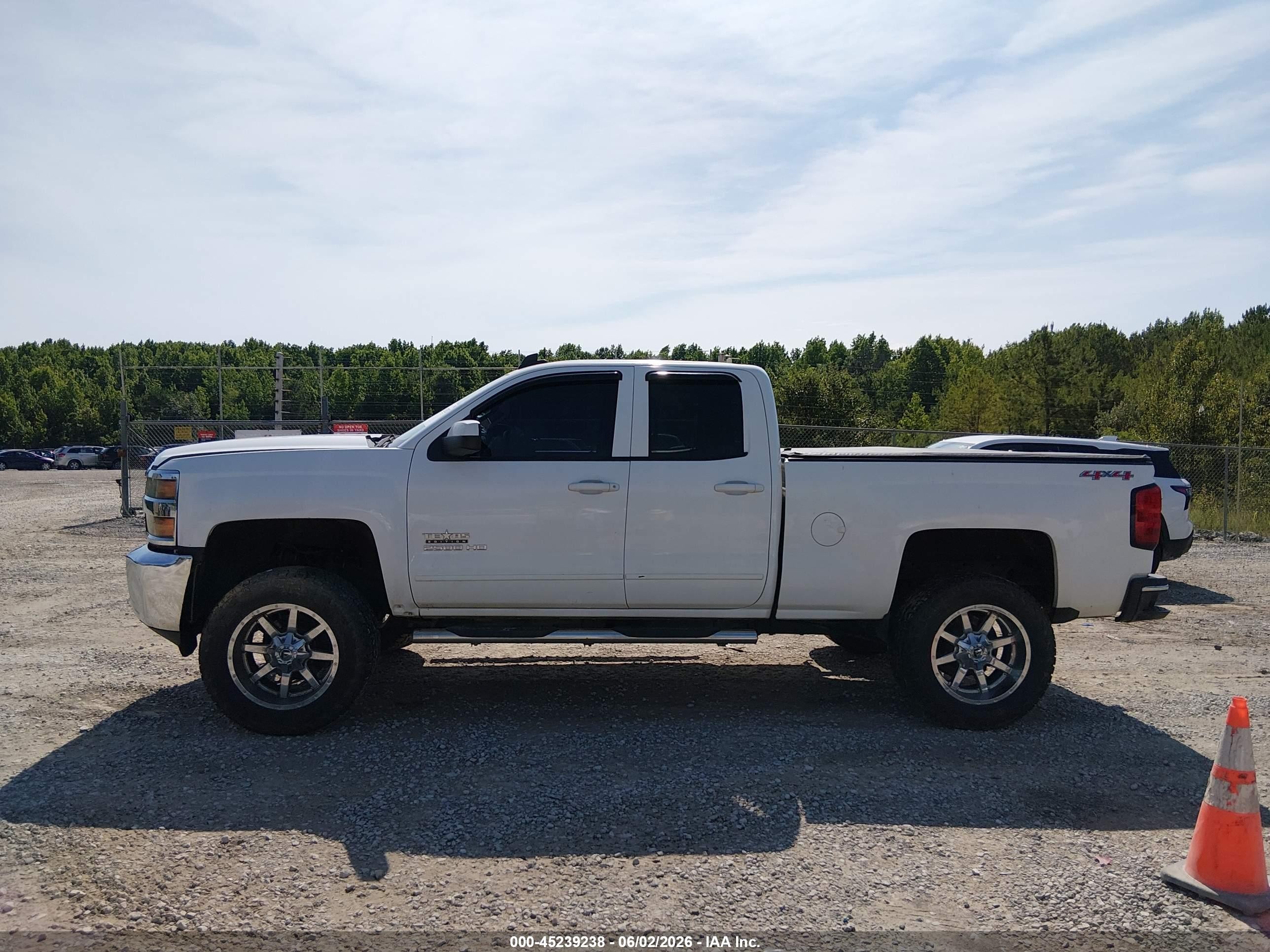 2015 Chevrolet Silverado 2500hd Lt White vin: 1GC2KVEG5FZ544424