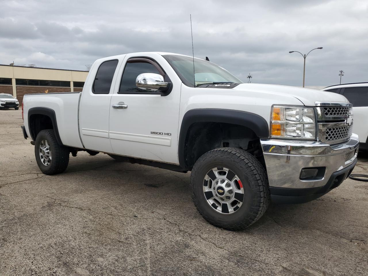 2012 Chevrolet Silverado K2500 Heavy Duty Lt White vin: 1GC2KXEG8CZ257215 Damage: Right Front Door, Heavy Scratch, > 12 Inches