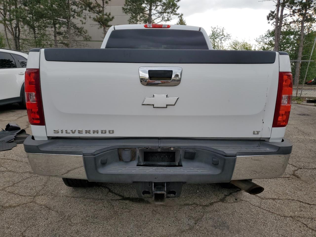 2012 Chevrolet Silverado K2500 Heavy Duty Lt White vin: 1GC2KXEG8CZ257215 Damage: Tailgate, Heavy Scratch, < 1/8 Inch