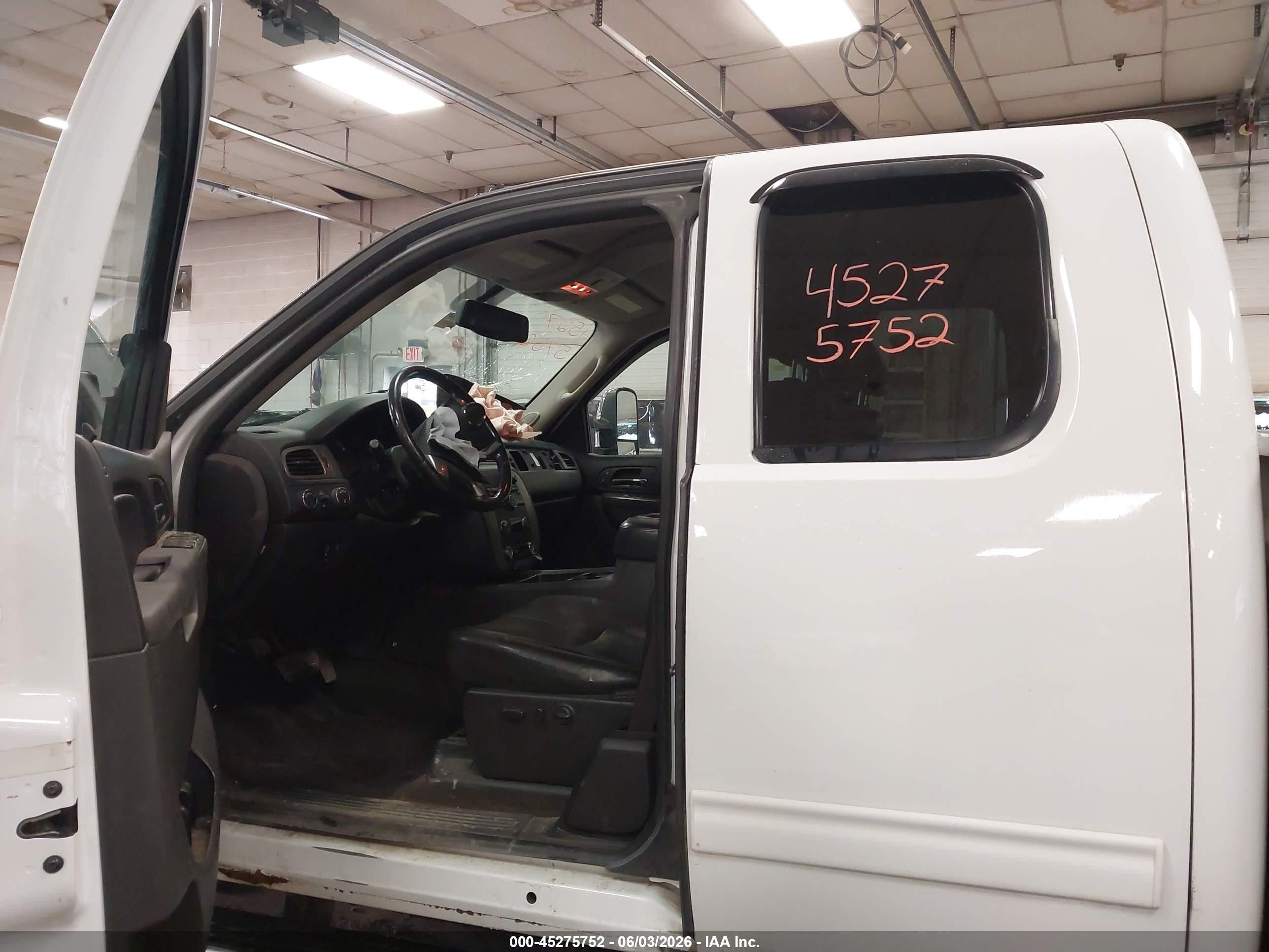 2013 Chevrolet Silverado 2500hd Ltz White vin: 1GC2KYC88DZ310966