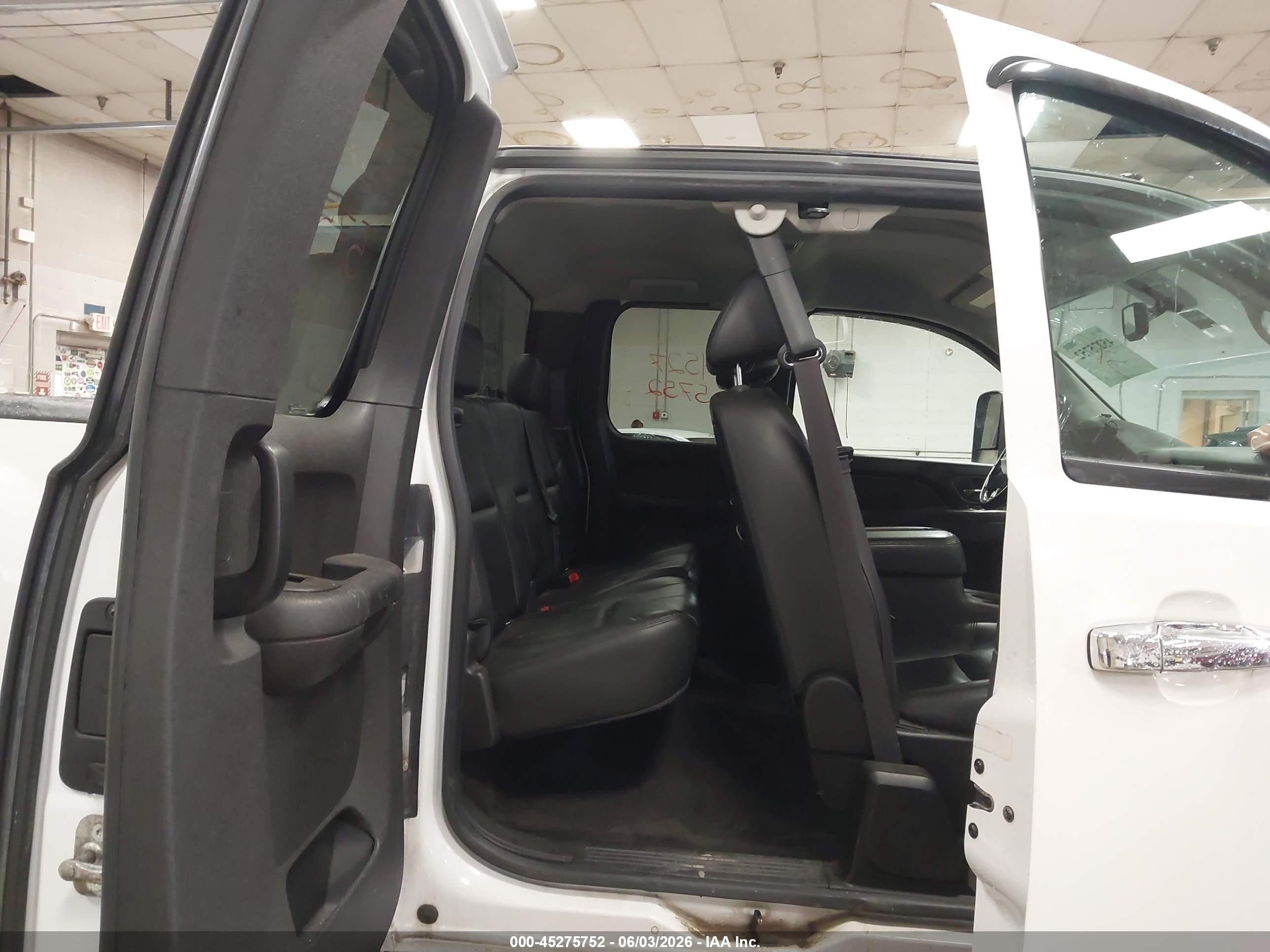 2013 Chevrolet Silverado 2500hd Ltz White vin: 1GC2KYC88DZ310966