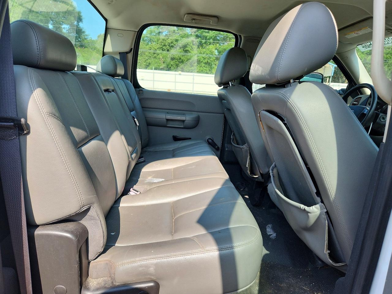 2010 Chevrolet Silverado C2500 Heavy Duty White vin: 1GC4CVBG4AF104036