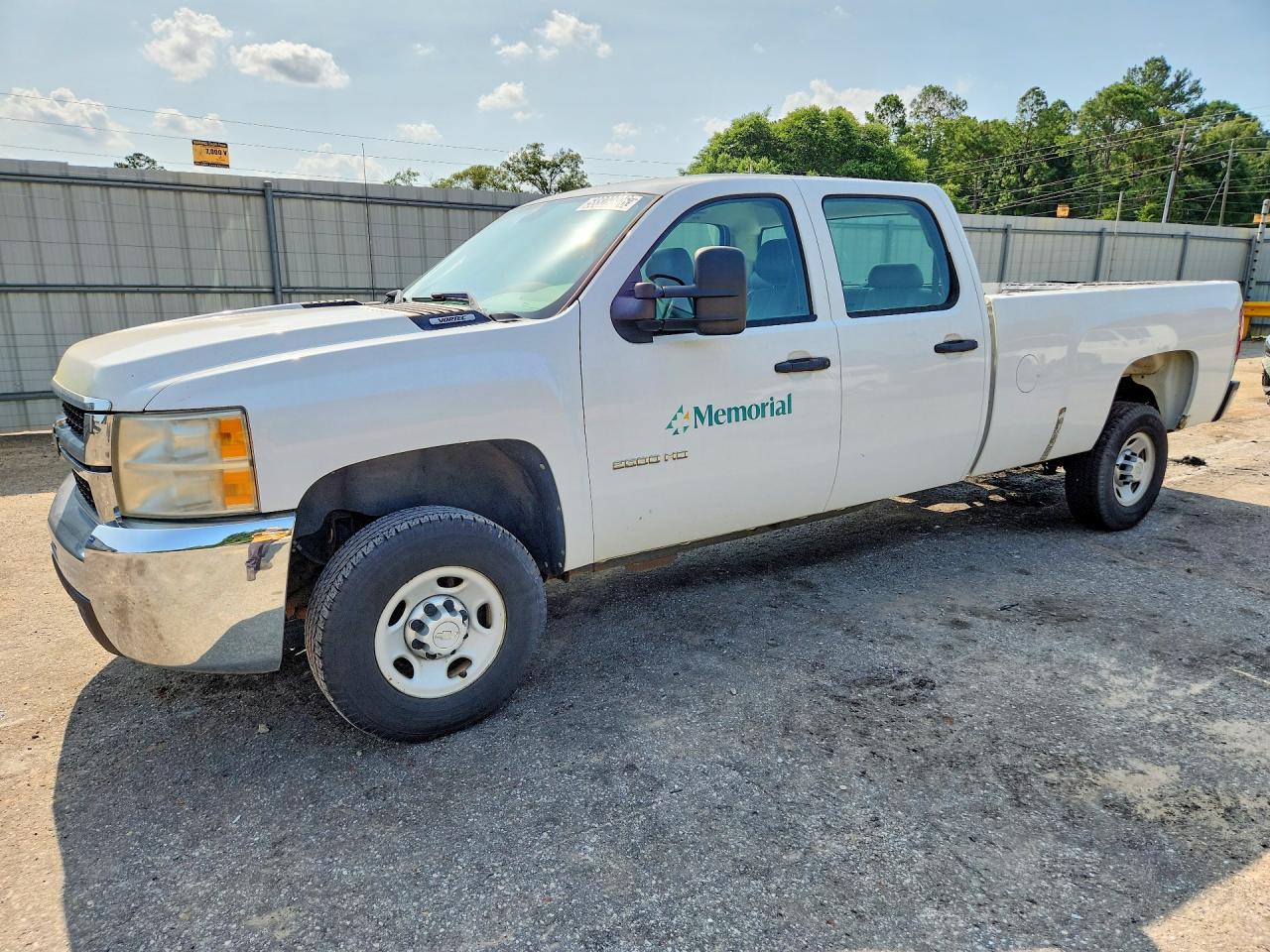 2010 Chevrolet Silverado C2500 Heavy Duty White vin: 1GC4CVBG4AF104036