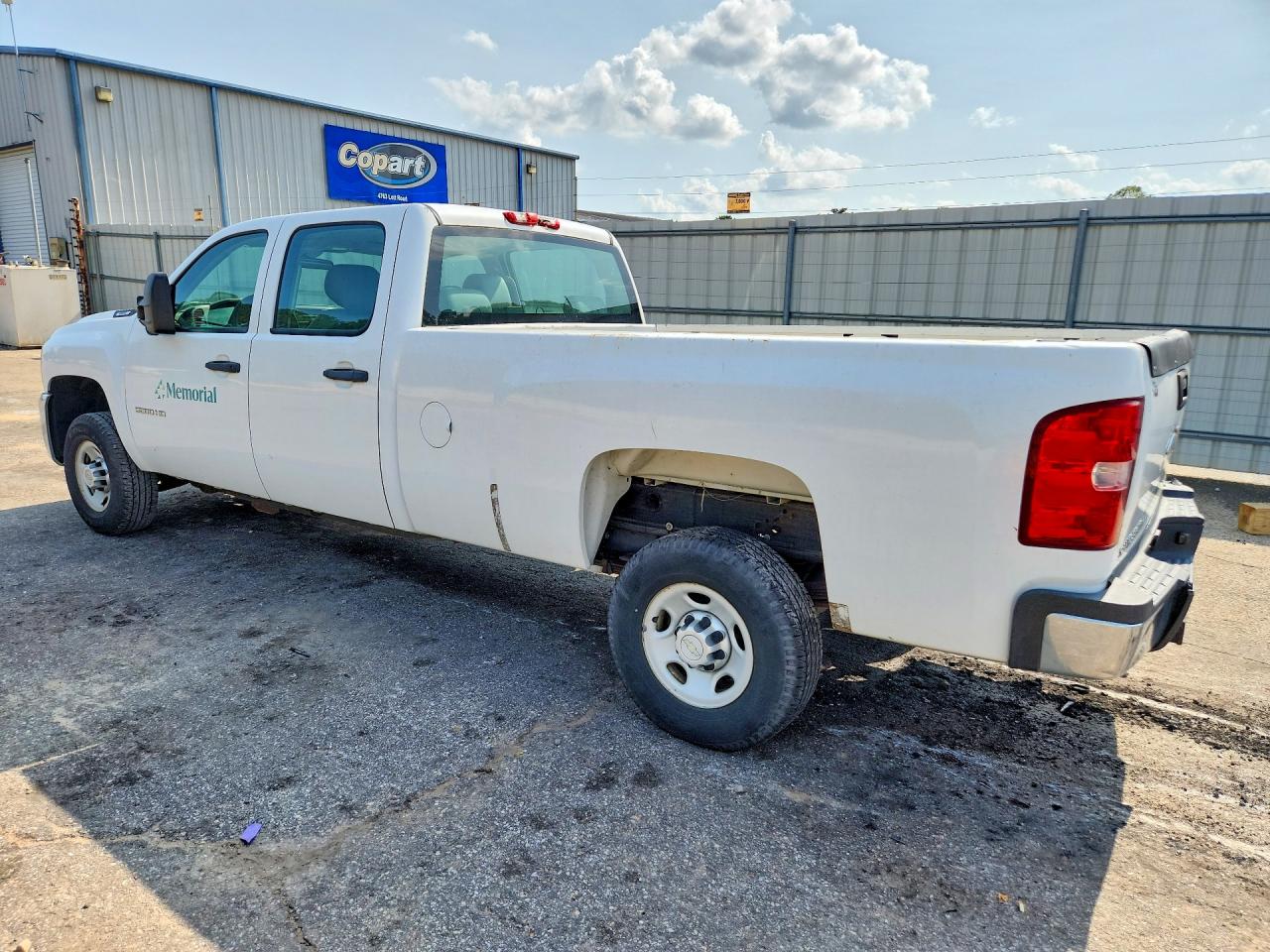 2010 Chevrolet Silverado C2500 Heavy Duty White vin: 1GC4CVBG4AF104036