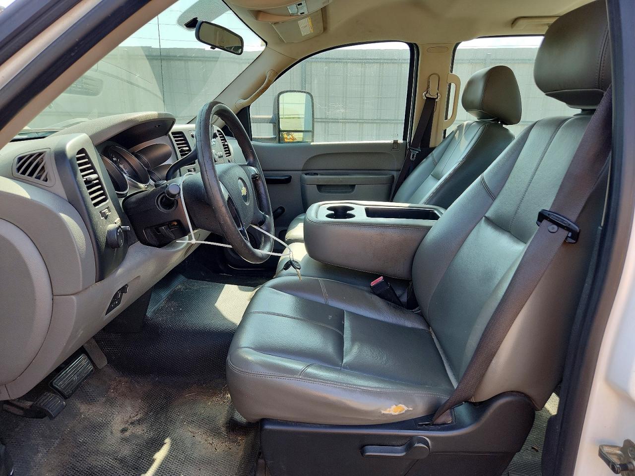 2010 Chevrolet Silverado C2500 Heavy Duty White vin: 1GC4CVBG4AF104036