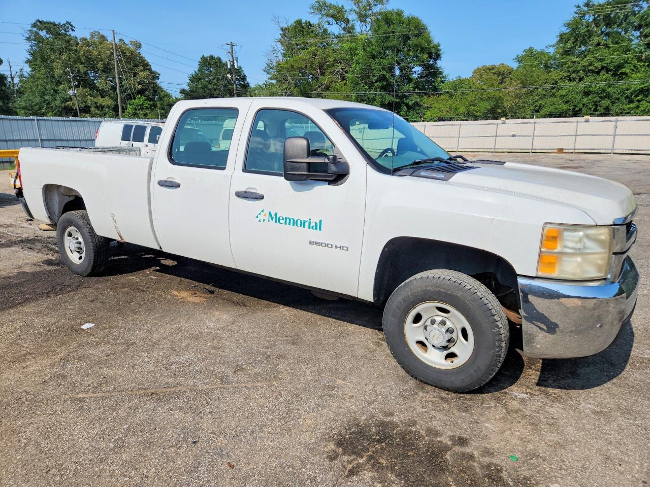 2010 Chevrolet Silverado C2500 Heavy Duty White vin: 1GC4CVBG4AF104036