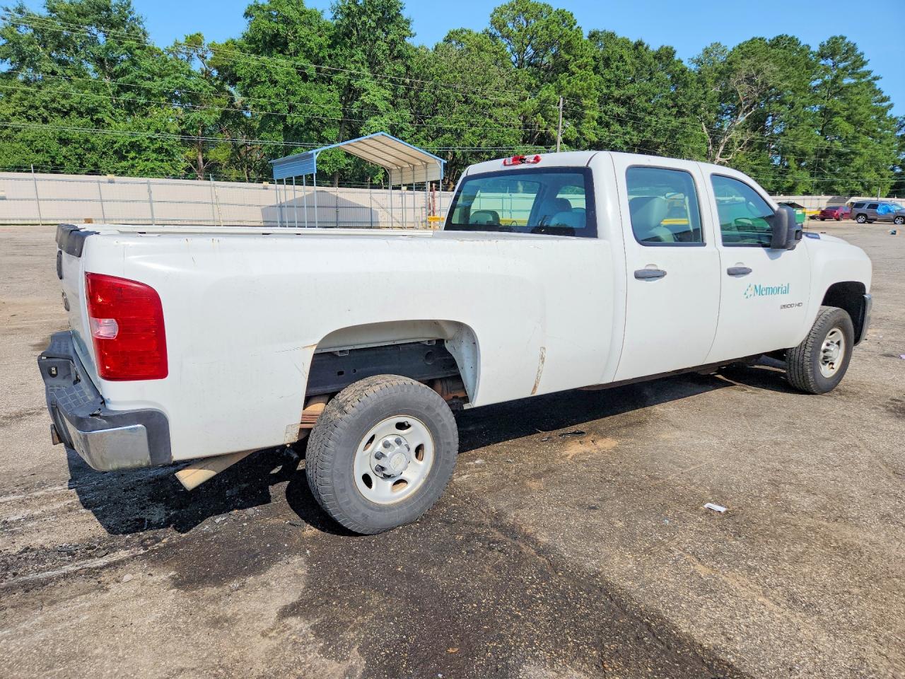 2010 Chevrolet Silverado C2500 Heavy Duty White vin: 1GC4CVBG4AF104036