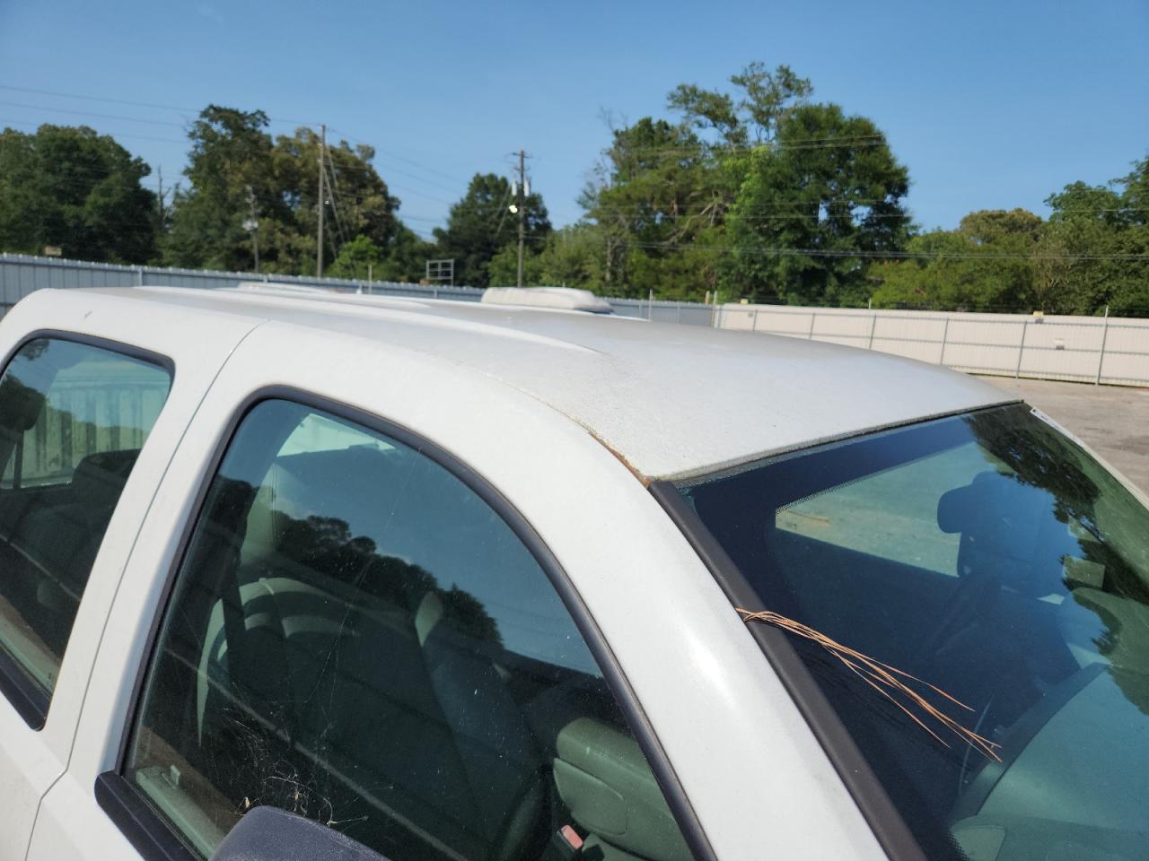2010 Chevrolet Silverado C2500 Heavy Duty White vin: 1GC4CVBG4AF104036 Damage: Right Drip Rail, Heavy Scratch, 1 To 2 Inches