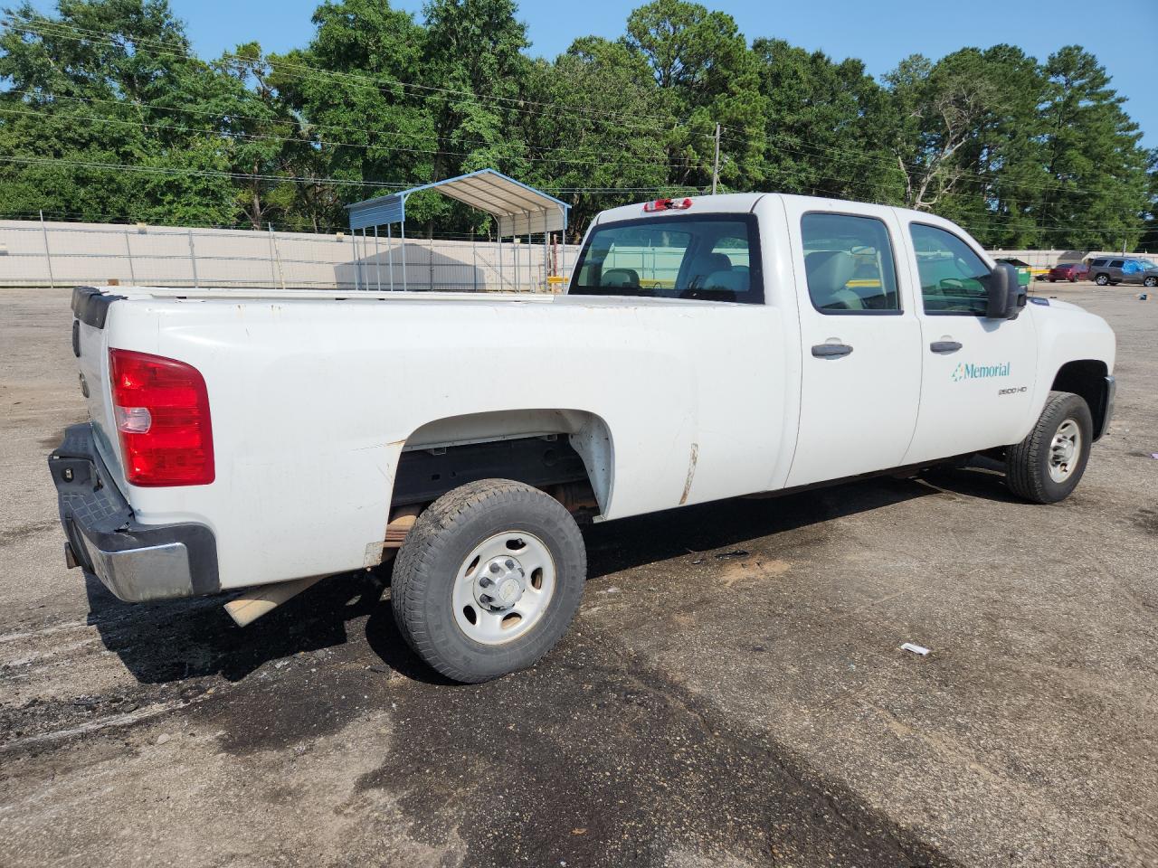 2010 Chevrolet Silverado C2500 Heavy Duty White vin: 1GC4CVBG4AF104036 Damage: Right Bed Side, Dent(S) W/ Paint Dmg, 3 To 4 Inches
