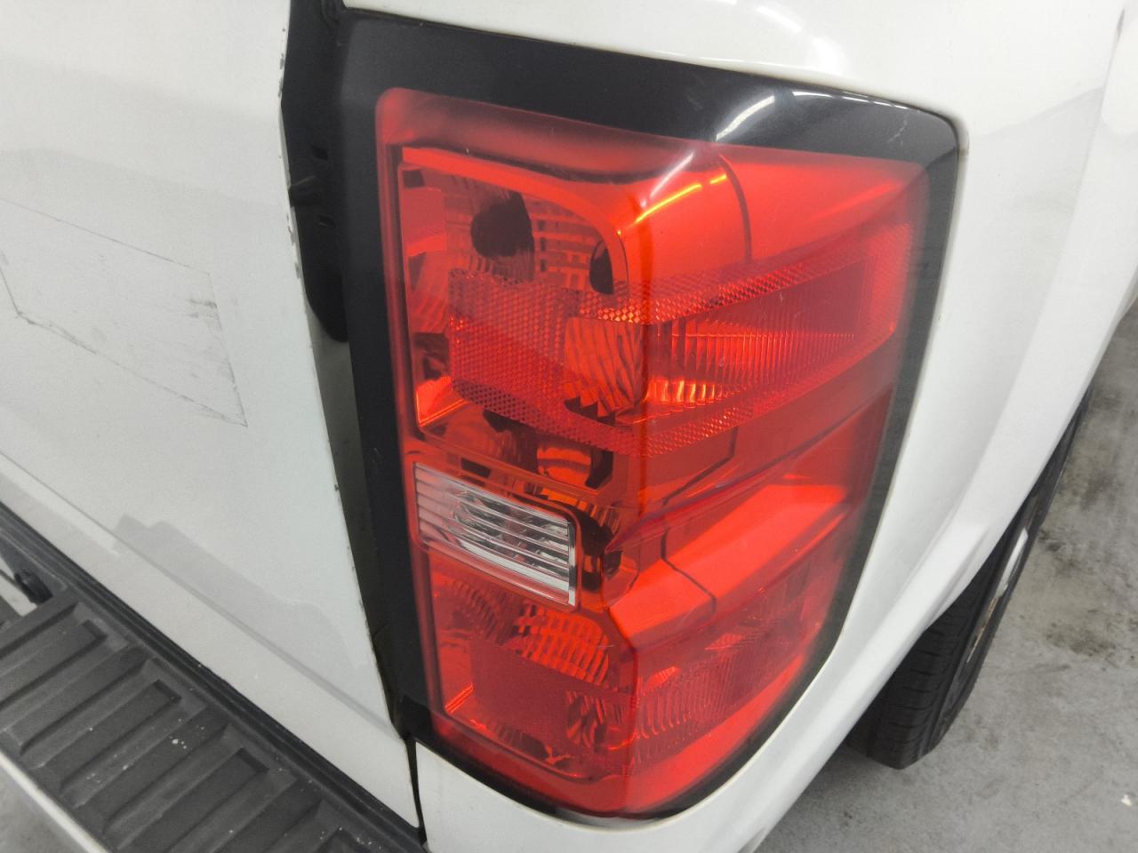 2015 Chevrolet Silverado C3500 White vin: 1GC4CYCG5FF595126 Damage: Right Tail Light, Broken, Replacement Required