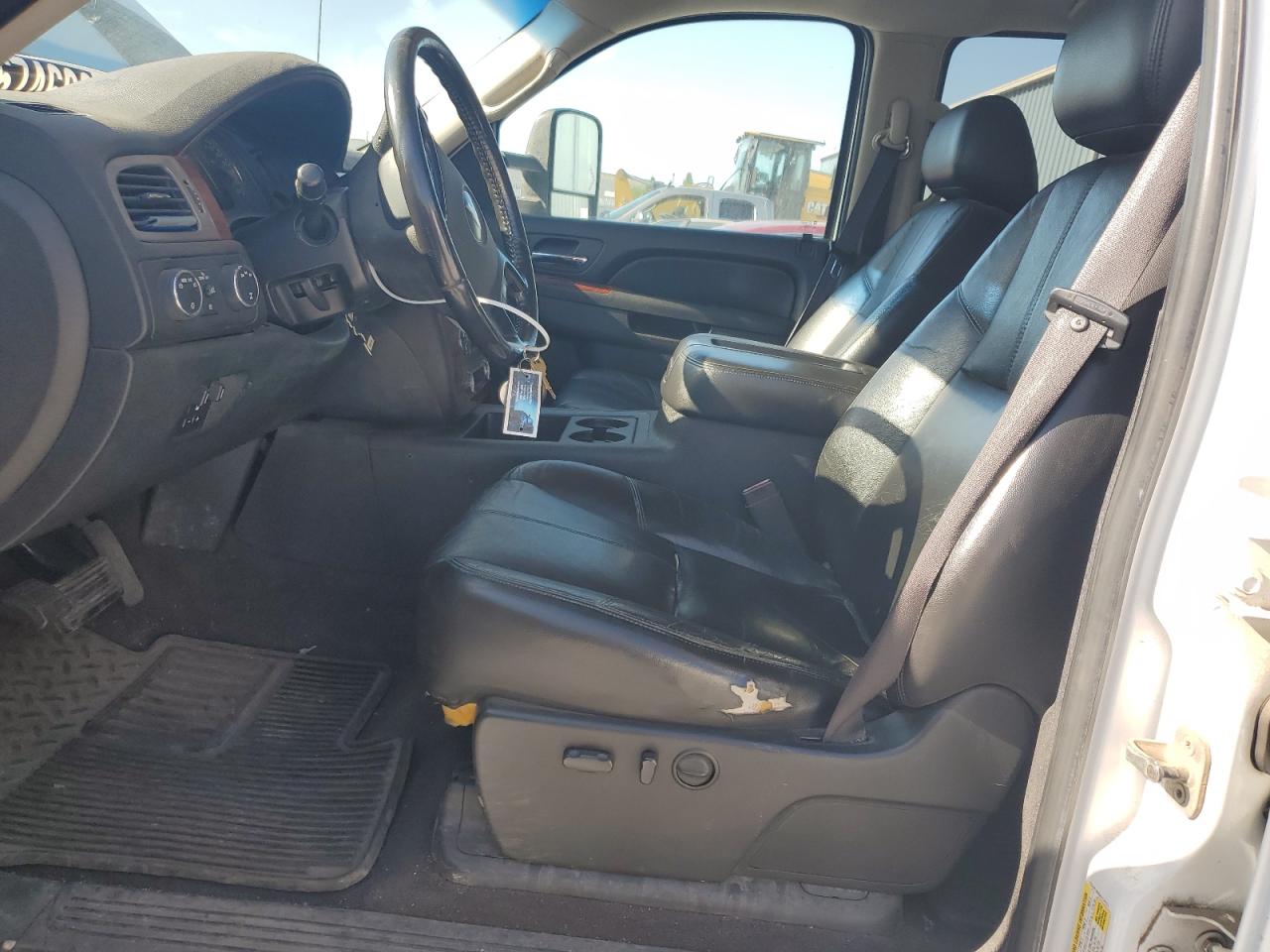 2010 Chevrolet Silverado K3500 Ltz White vin: 1GC4K1B65AF131071 Damage: Left Front Seat Cushion, Torn, 2 To 3 Inches
