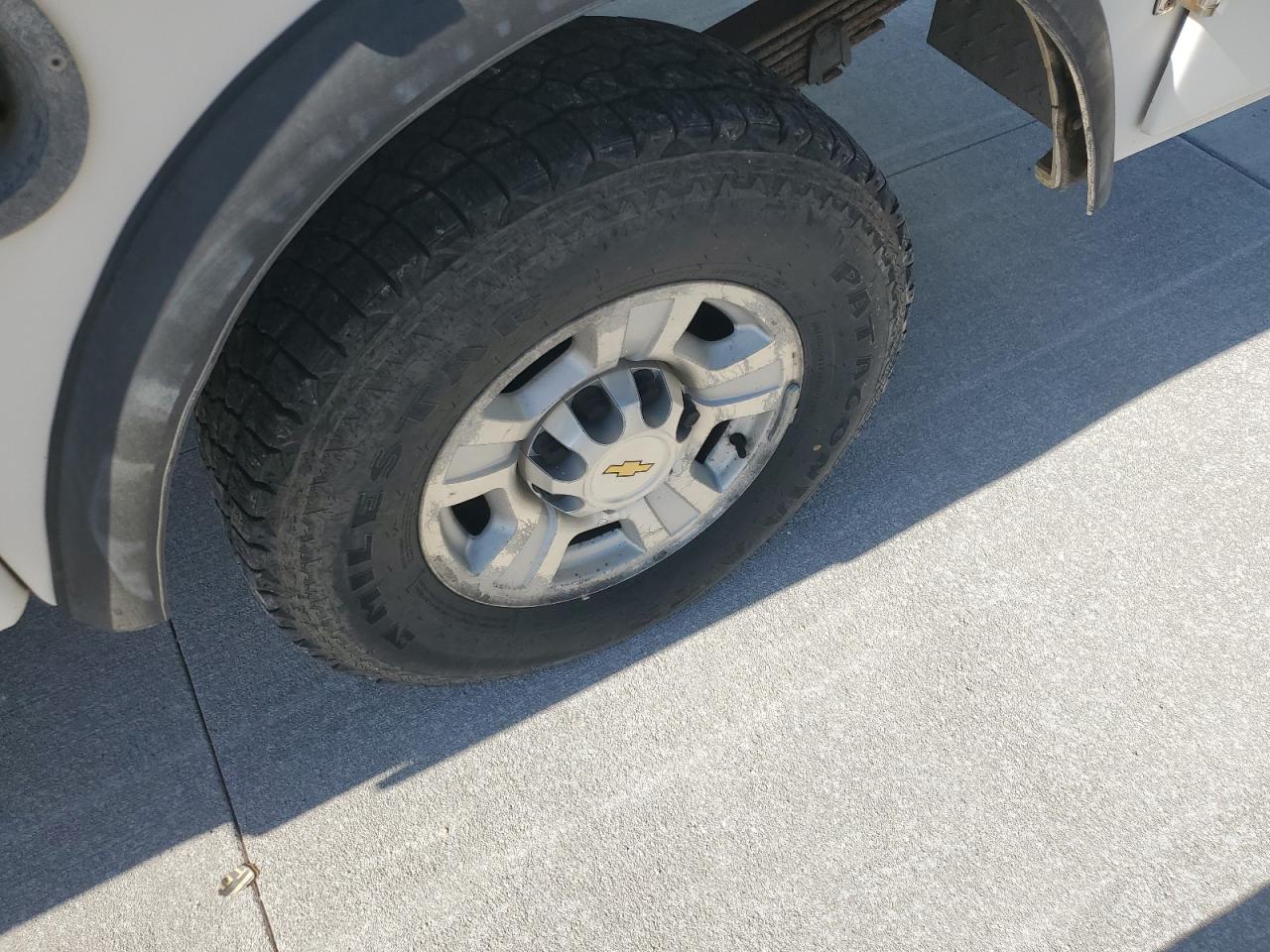 2010 Chevrolet Silverado K3500 Ltz White vin: 1GC4K1B65AF131071 Damage: Left Rear Wheel, Corrosion, > 12 Inches