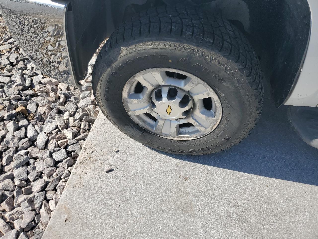 2010 Chevrolet Silverado K3500 Ltz White vin: 1GC4K1B65AF131071 Damage: Left Front Wheel, Corrosion, > 12 Inches
