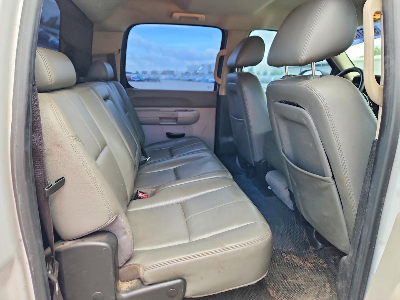 2010 Chevrolet Silverado K2500 Heavy Duty White vin: 1GC4KVBG2AF150841