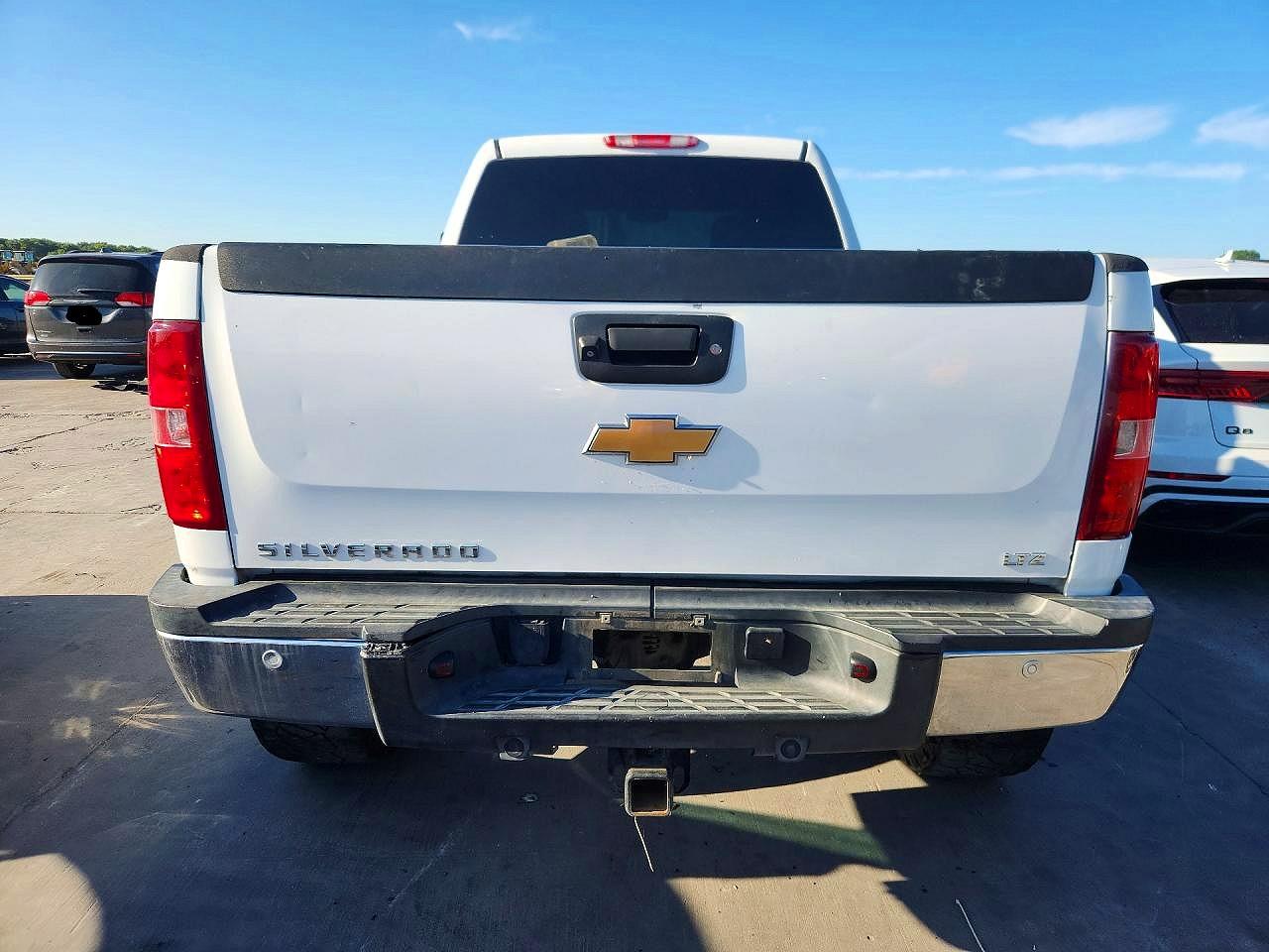 2010 Chevrolet Silverado K2500 Heavy Duty Ltz White vin: 1GC4KYB69AF106750