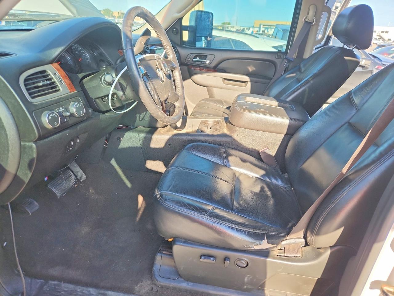 2010 Chevrolet Silverado K2500 Heavy Duty Ltz White vin: 1GC4KYB69AF106750