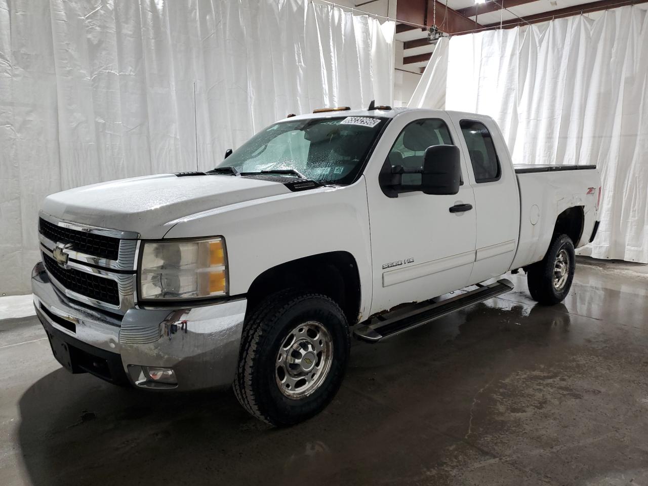 2010 Chevrolet Silverado K2500 Heavy Duty Lt White vin: 1GC5KXBG1AZ266269 Damage: Left Front Door, Corrosion, > 12 Inches