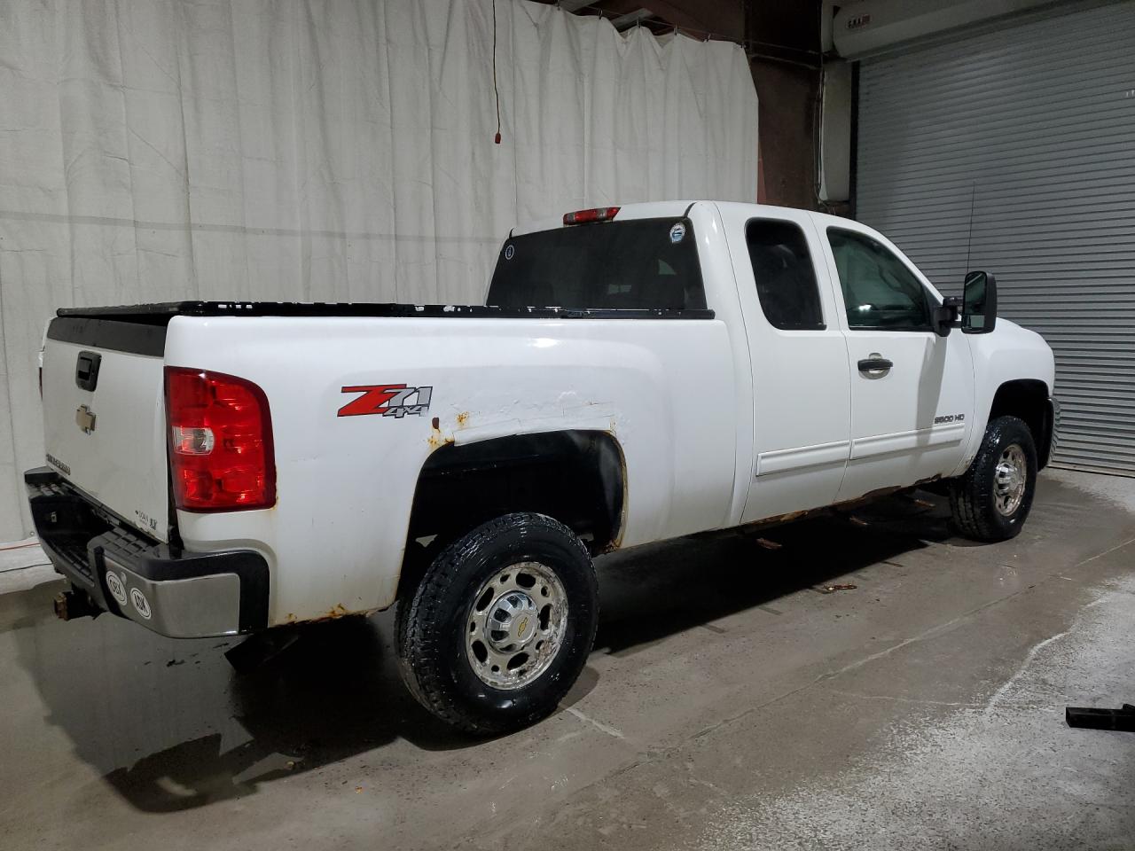 2010 Chevrolet Silverado K2500 Heavy Duty Lt White vin: 1GC5KXBG1AZ266269 Damage: Right Rocker Panel, Corrosion, Severe Damage