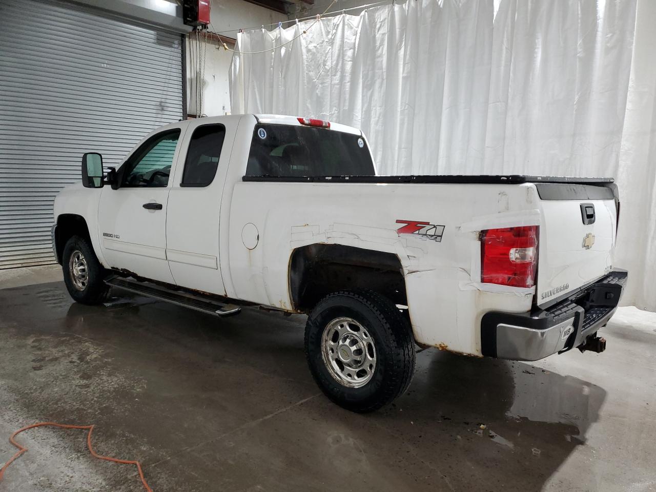 2010 Chevrolet Silverado K2500 Heavy Duty Lt White vin: 1GC5KXBG1AZ266269 Damage: Left Rocker Panel, Corrosion, Severe Damage