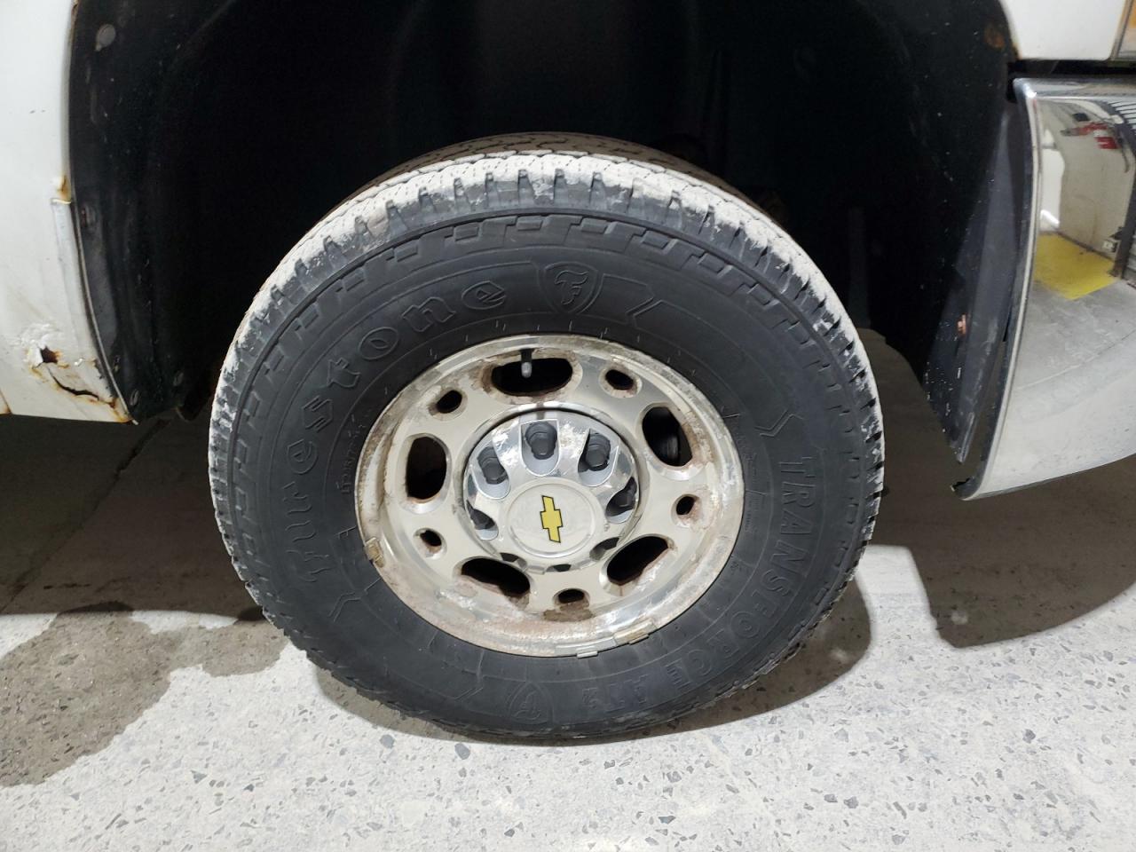 2010 Chevrolet Silverado K2500 Heavy Duty Lt White vin: 1GC5KXBG1AZ266269 Damage: Right Front Wheel, Corrosion, > 12 Inches