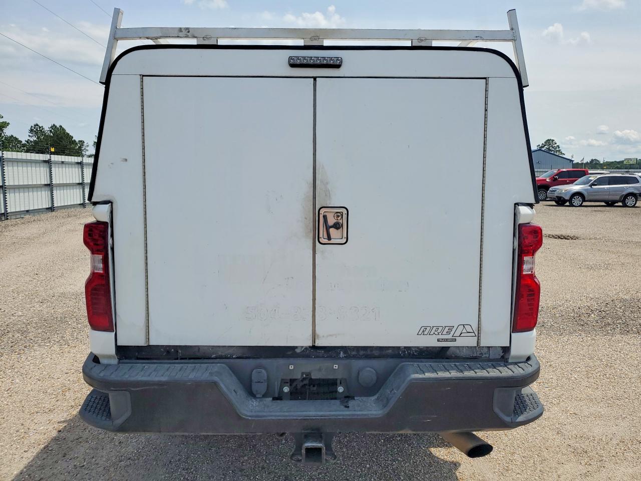 2021 Chevrolet Silverado C2500 Heavy Duty White vin: 1GC5WLE71MF136829