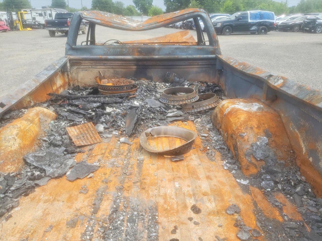 1981 Chevrolet C10 Burn vin: 1GCCC14D7BF392773