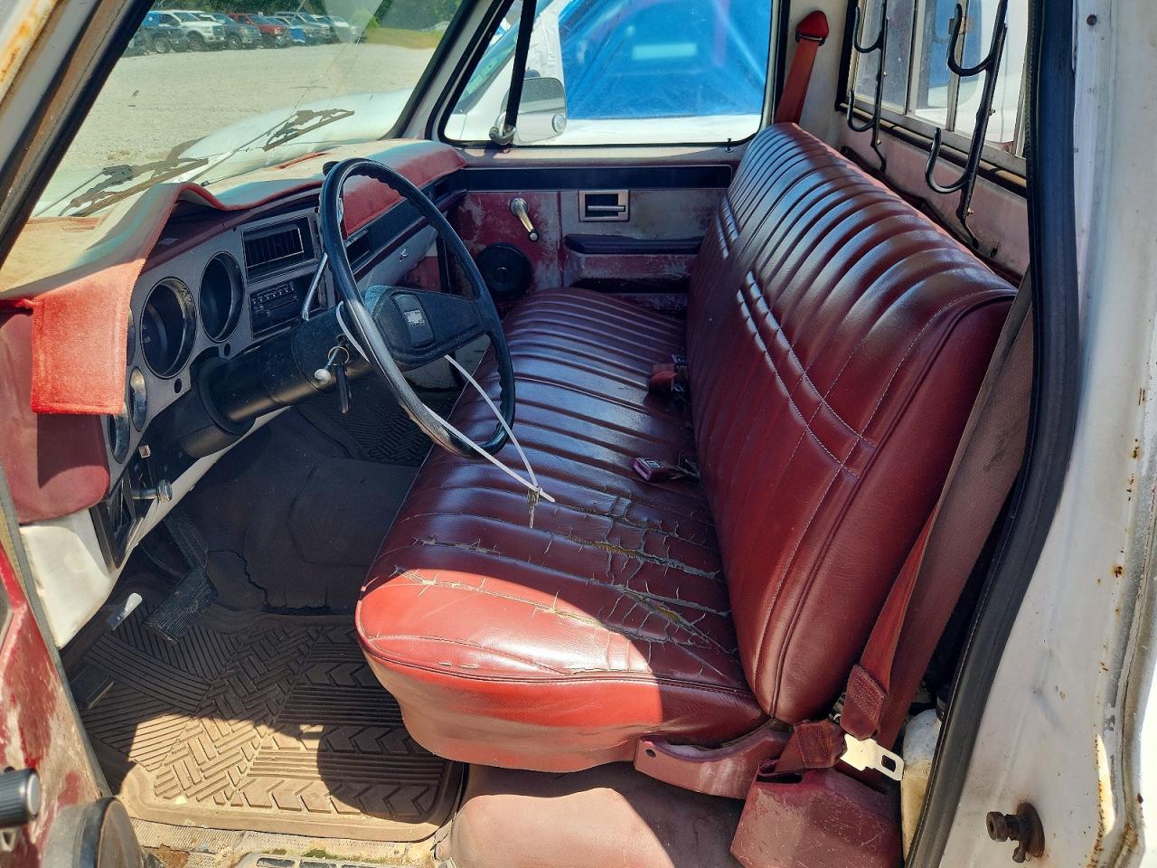 1983 Chevrolet C10 White vin: 1GCCC14H5DF305331