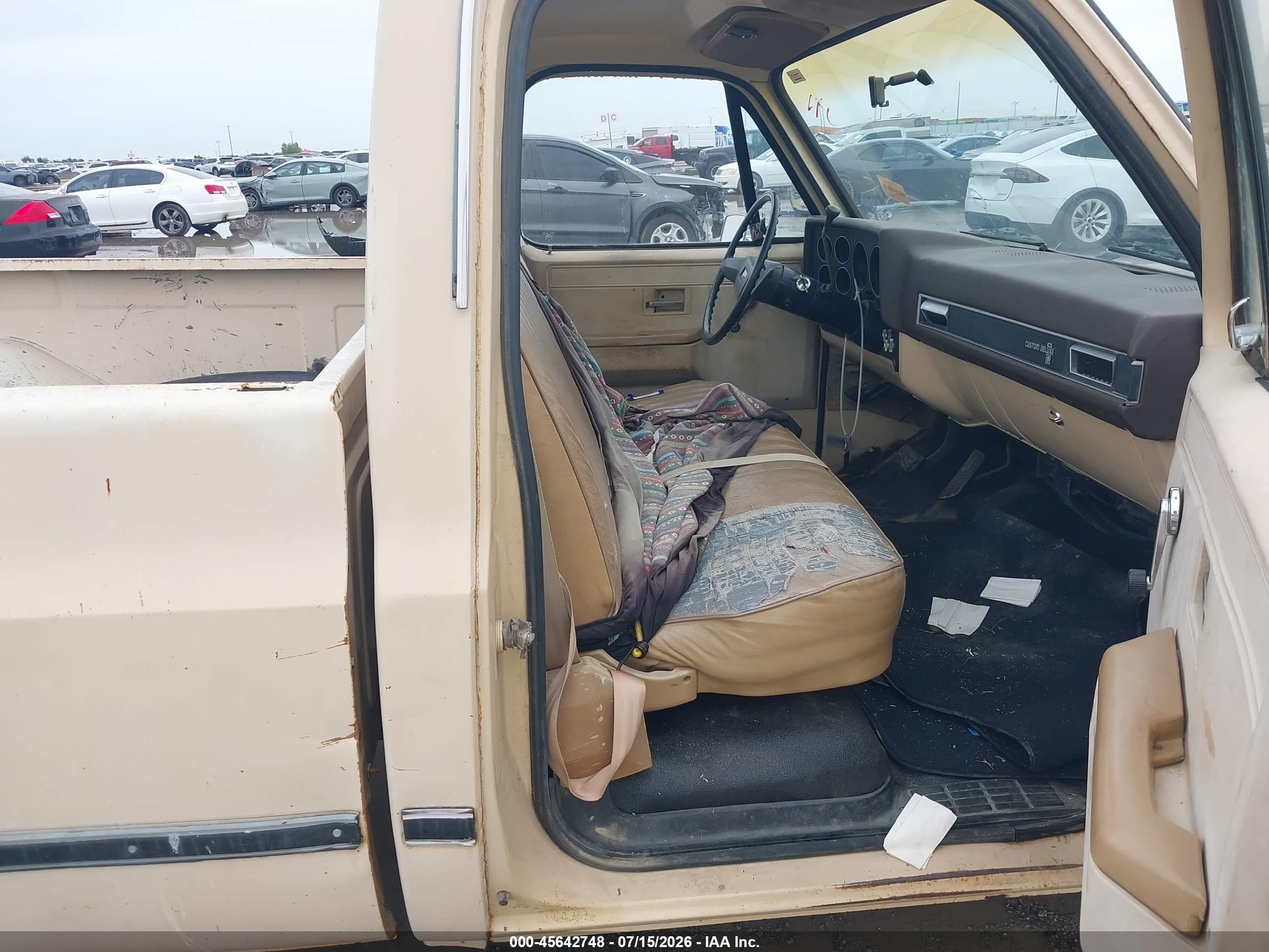 1985 Chevrolet C10 Beige vin: 1GCCC14N0FS153863