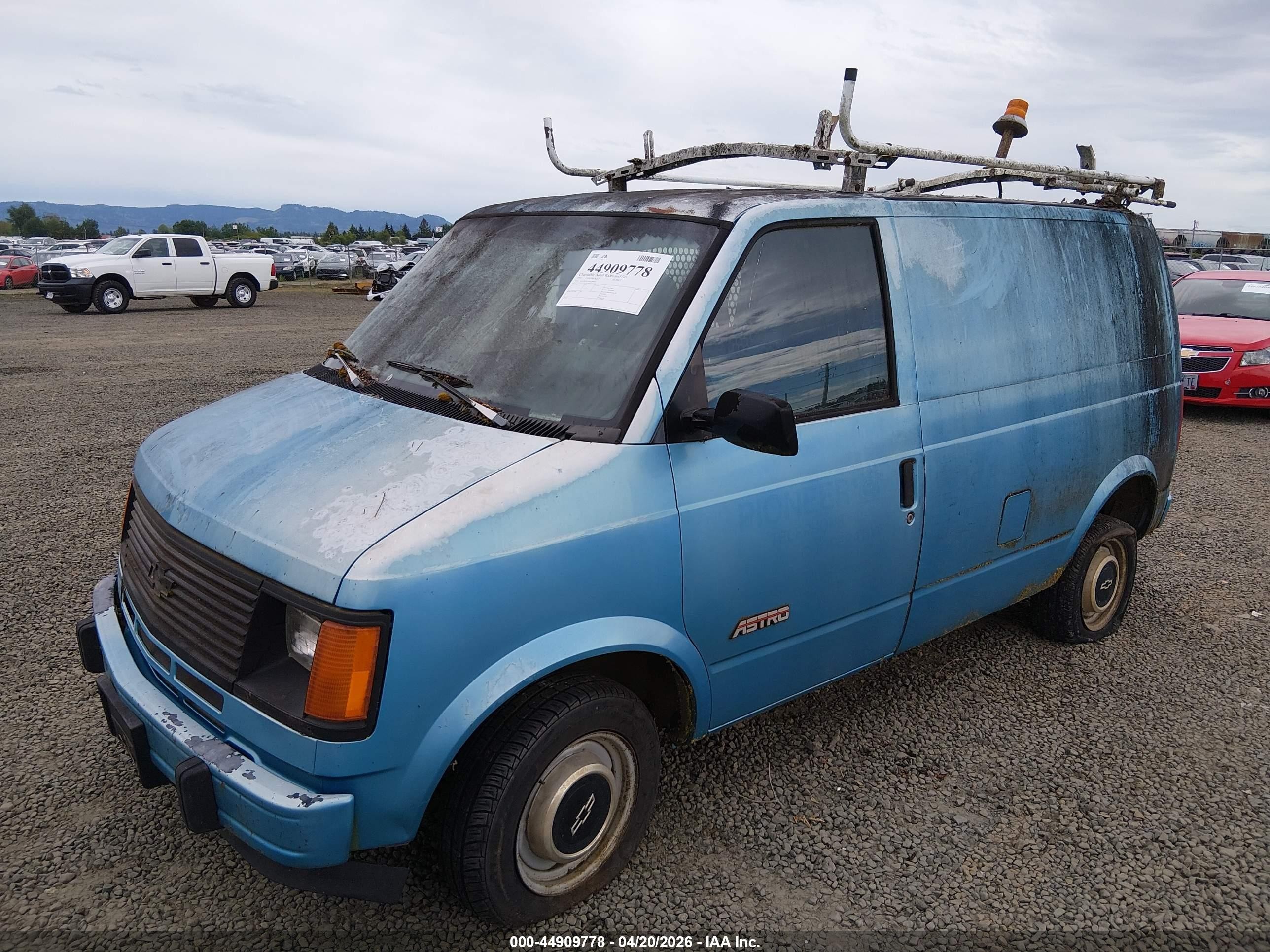 1993 Chevrolet Astro   Light Blue vin: 1GCCM15Z4PB208041