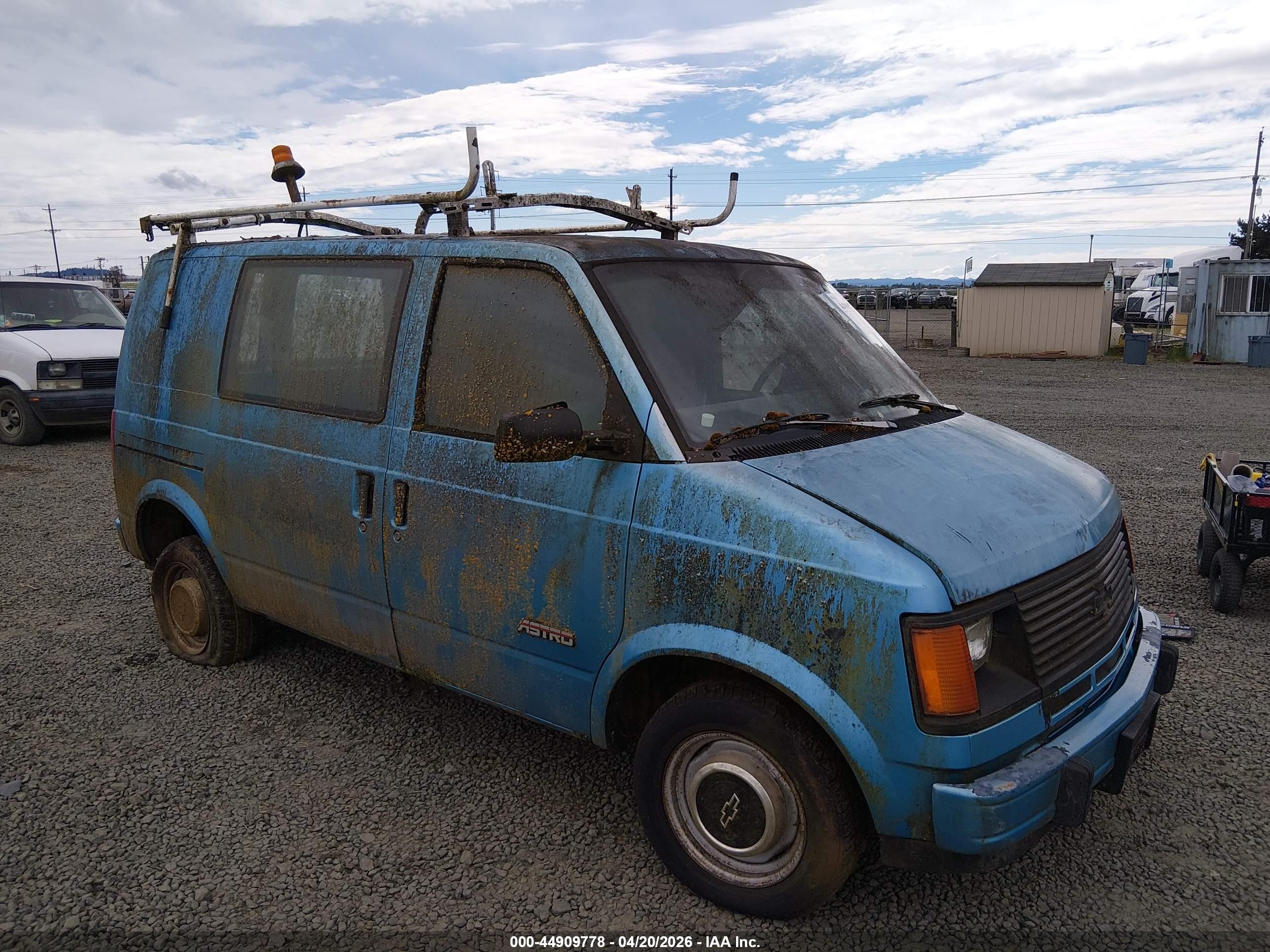 1993 Chevrolet Astro   Light Blue vin: 1GCCM15Z4PB208041
