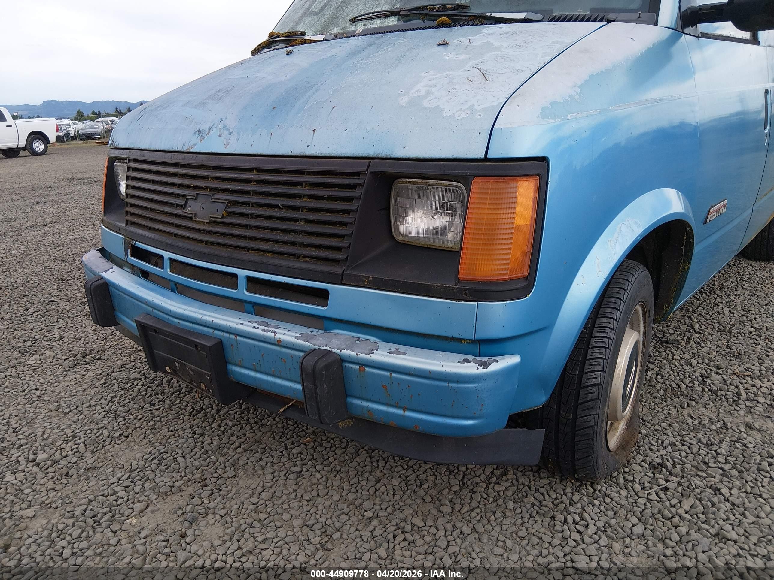 1993 Chevrolet Astro   Light Blue vin: 1GCCM15Z4PB208041
