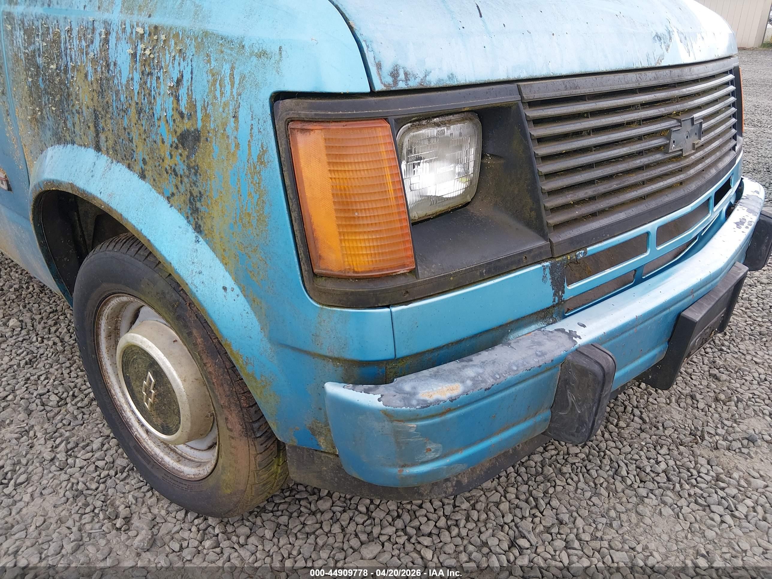 1993 Chevrolet Astro   Light Blue vin: 1GCCM15Z4PB208041