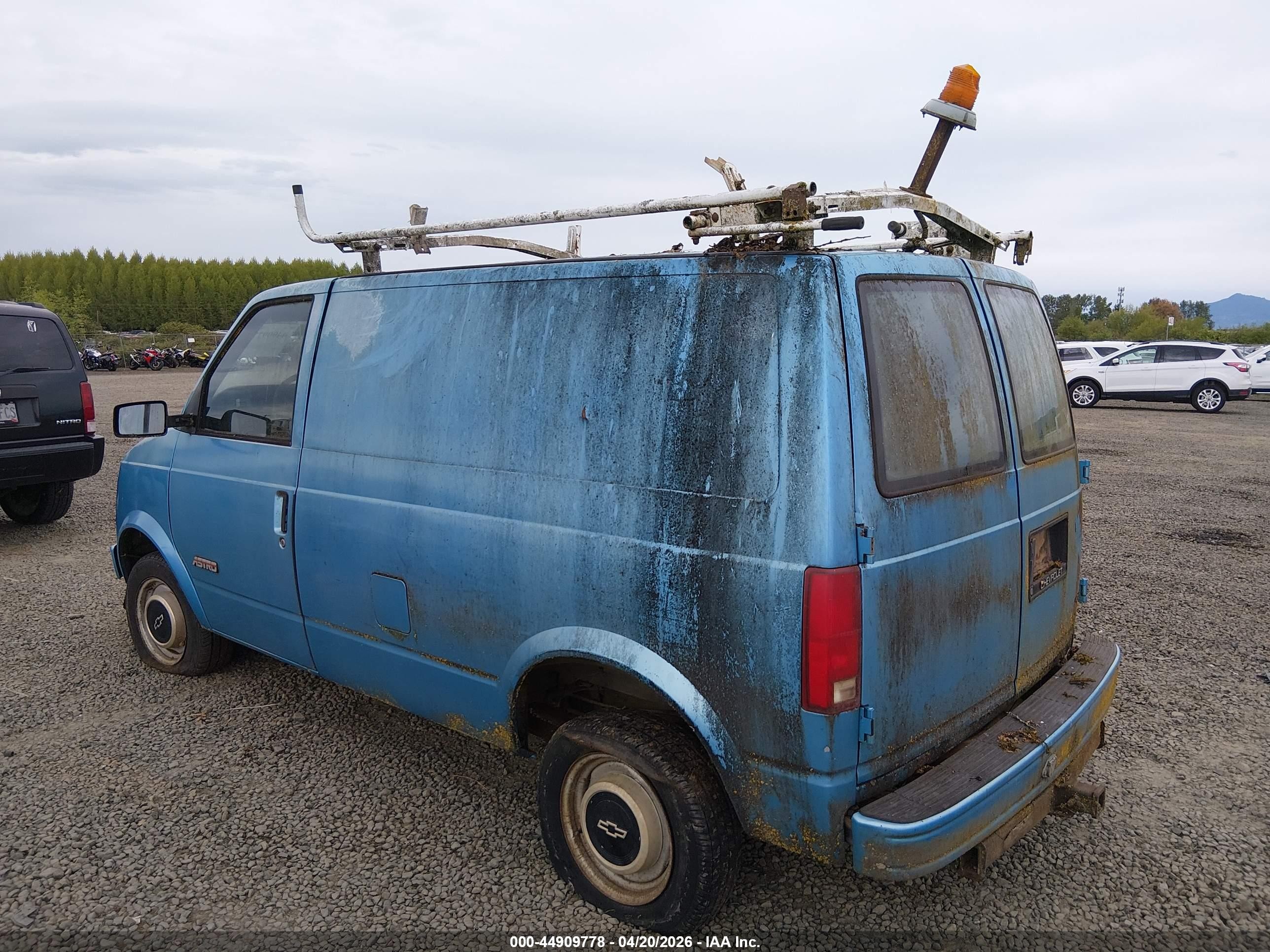 1993 Chevrolet Astro   Light Blue vin: 1GCCM15Z4PB208041