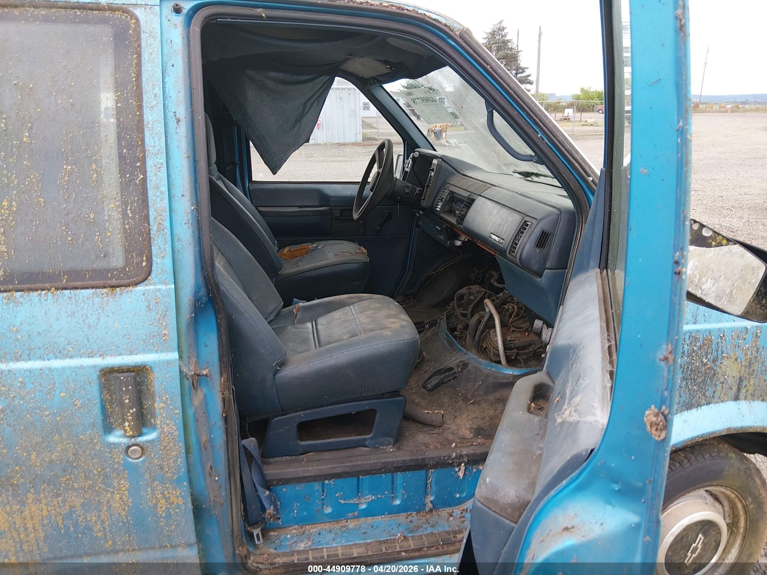 1993 Chevrolet Astro   Light Blue vin: 1GCCM15Z4PB208041