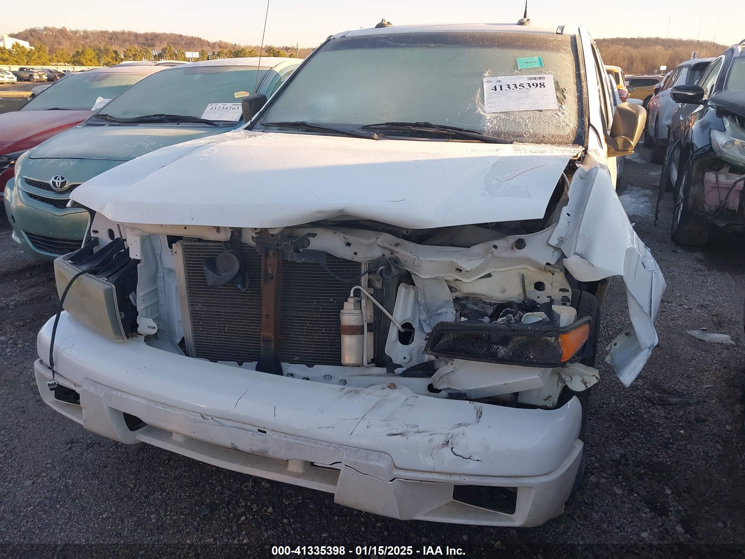 2004 Chevrolet Colorado Ls White vin: 1GCCS136448150150
