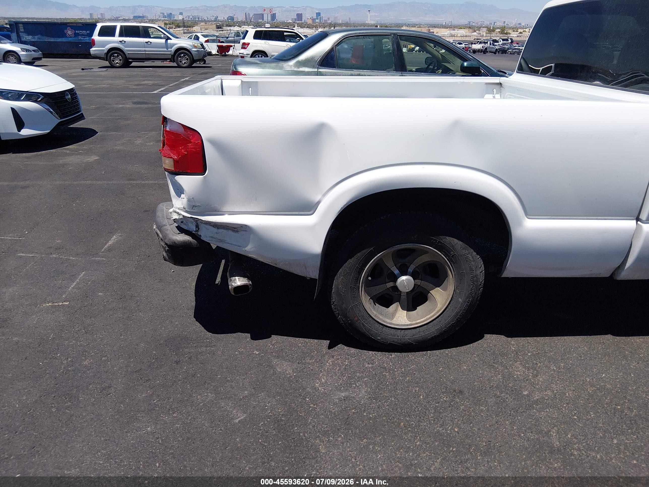 1998 Chevrolet S-10 Fleetside White vin: 1GCCS1440W8121499
