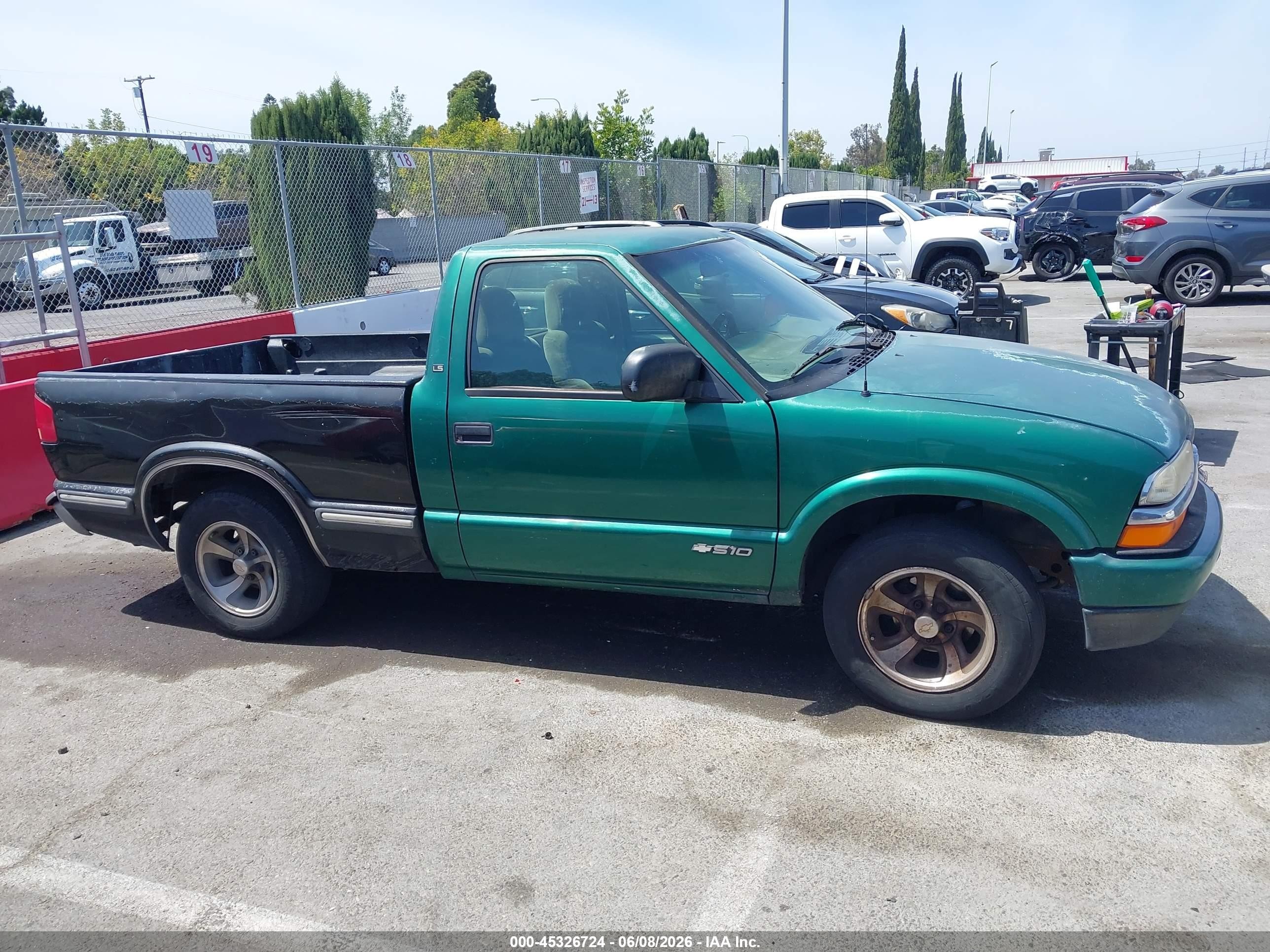 2000 Chevrolet S-10 Ls Green vin: 1GCCS1441Y8186364