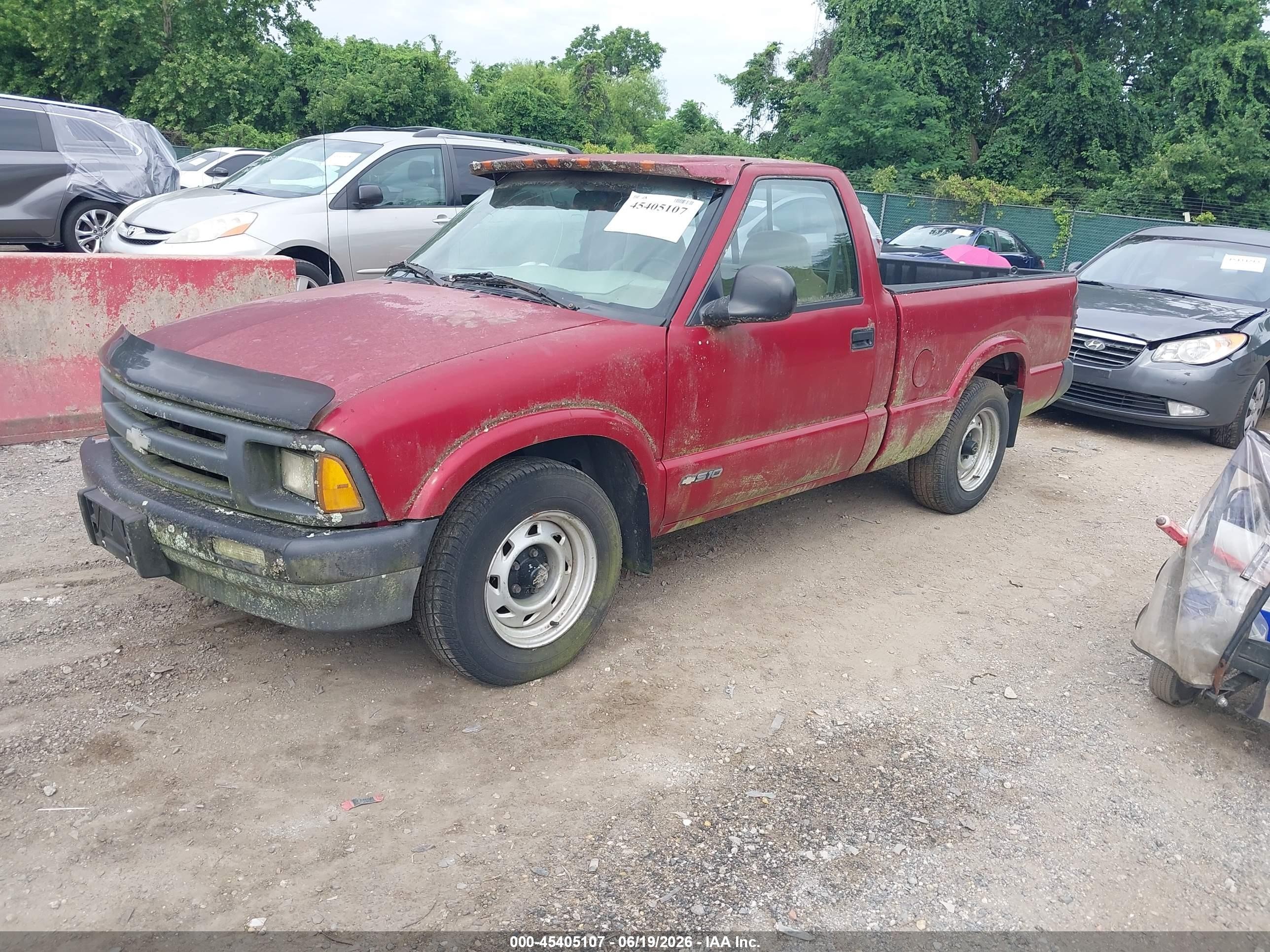 1997 Chevrolet S-10 Fleetside Red vin: 1GCCS1442V8172551