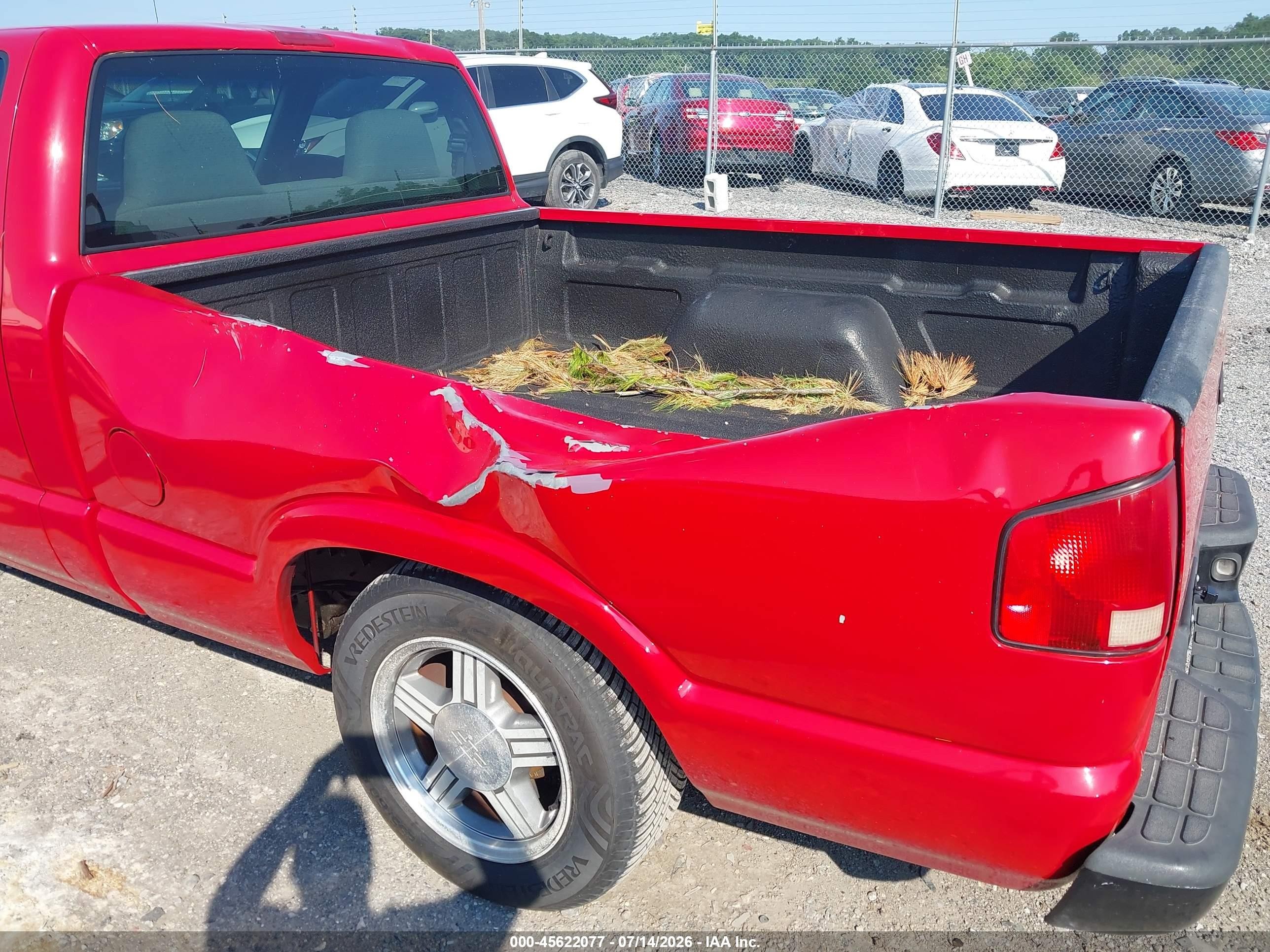 1998 Chevrolet S-10 Fleetside Red vin: 1GCCS1442W8227677