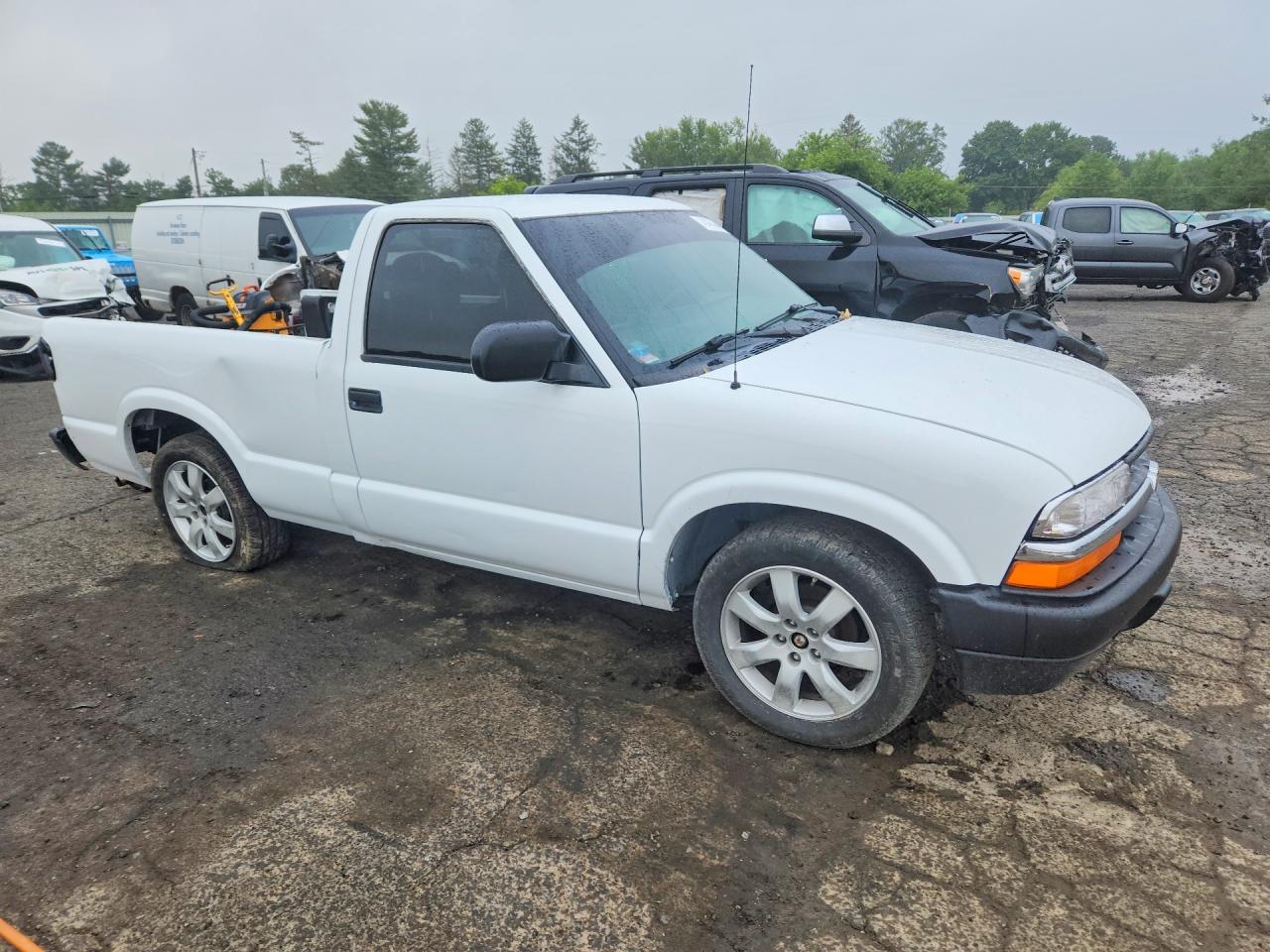 1998 Chevrolet S Truck S10 White vin: 1GCCS1442WK187006