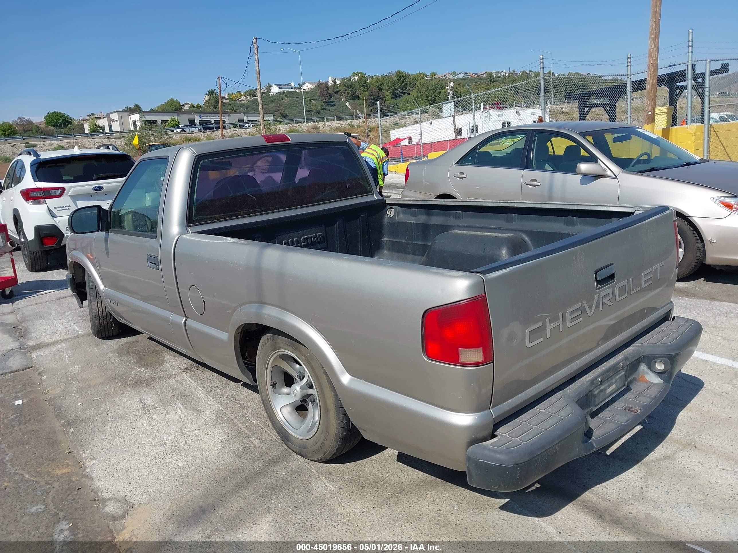 1999 Chevrolet S-10   Beige vin: 1GCCS1442X8104219